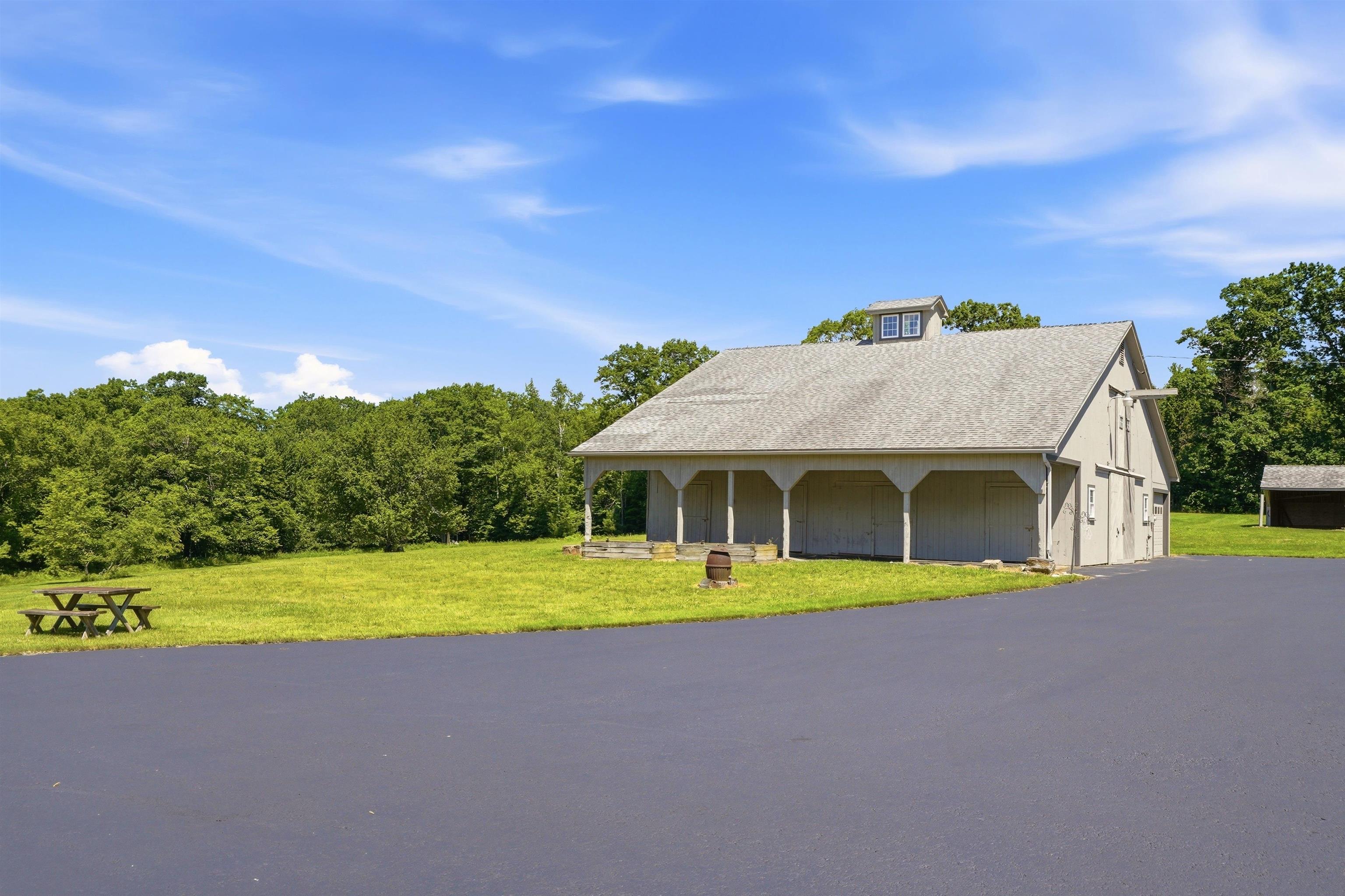 300 Robbins Road Property Photo 3