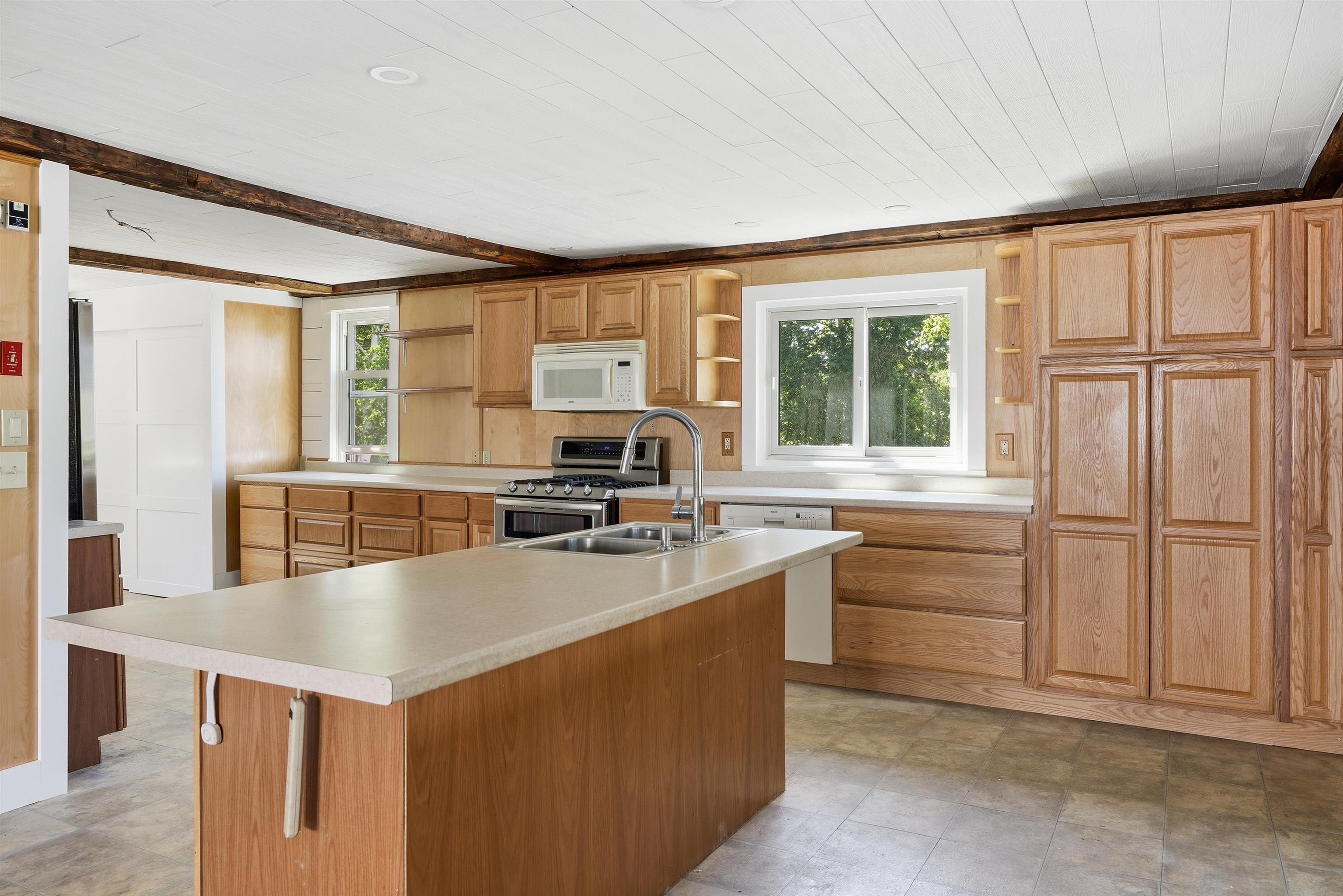 300 Robbins Road Property Photo 8