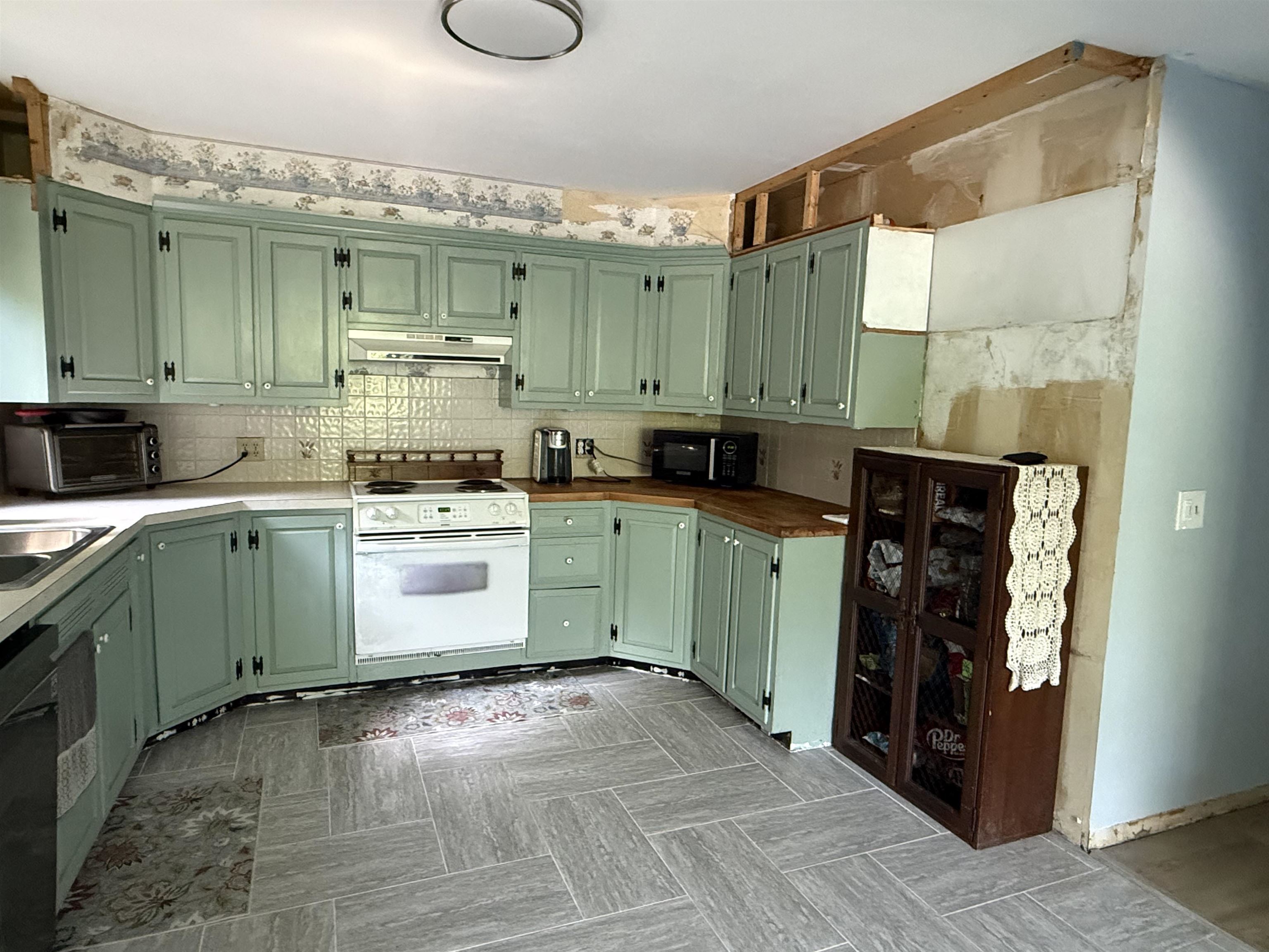 2074 Elmore Road Property Photo 3