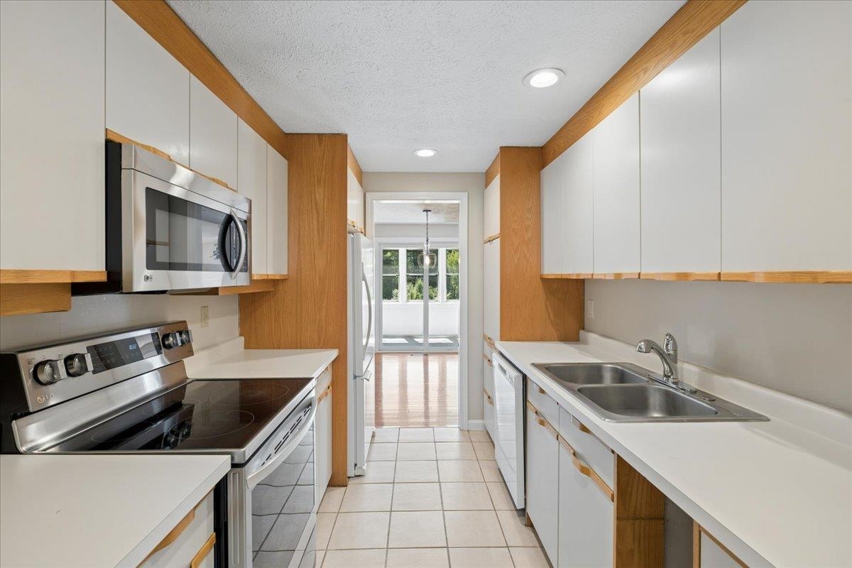 378 Winding Pond Road Property Photo 8