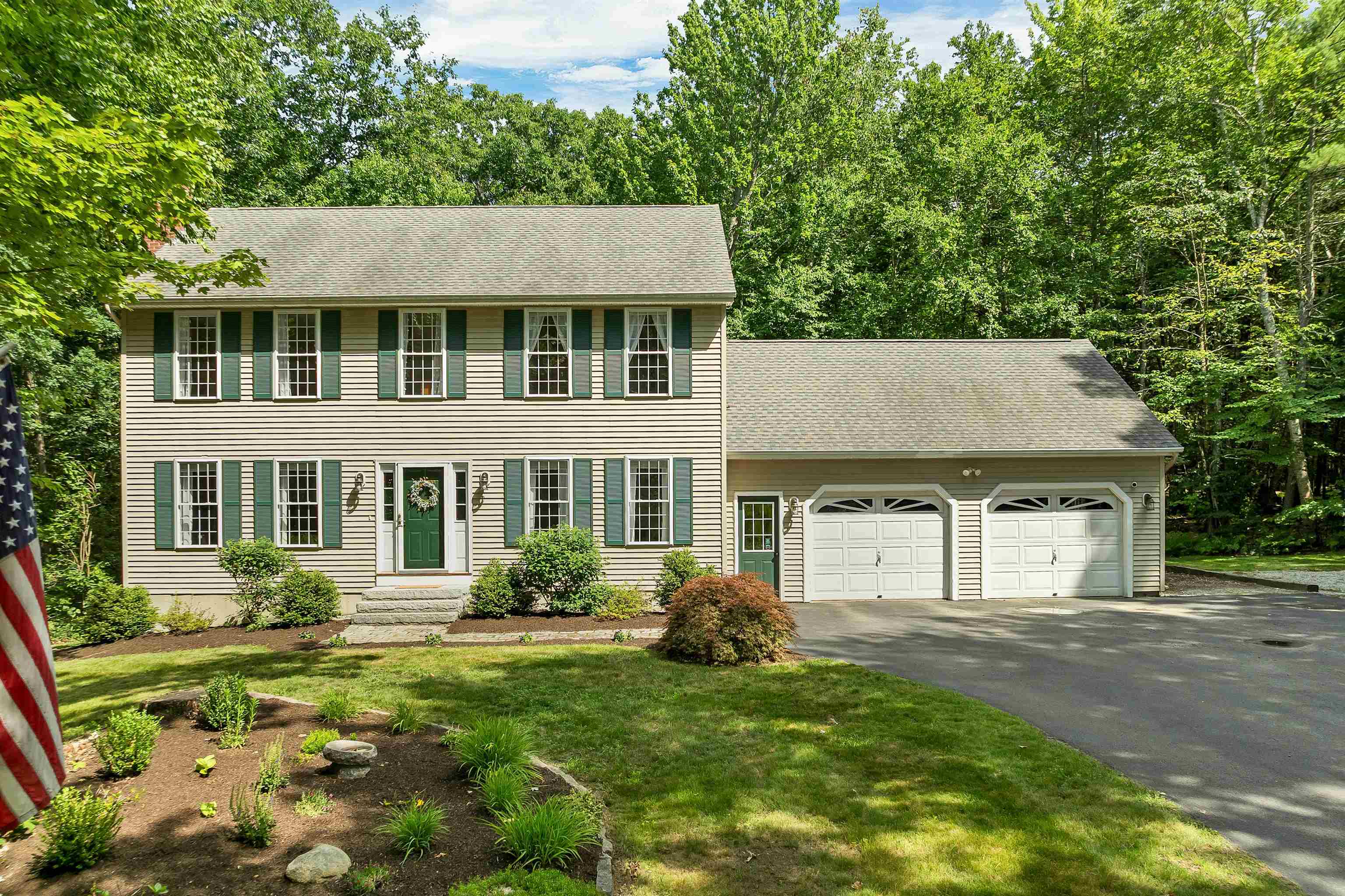 2 Hampshire Hills Drive Property Photo 4