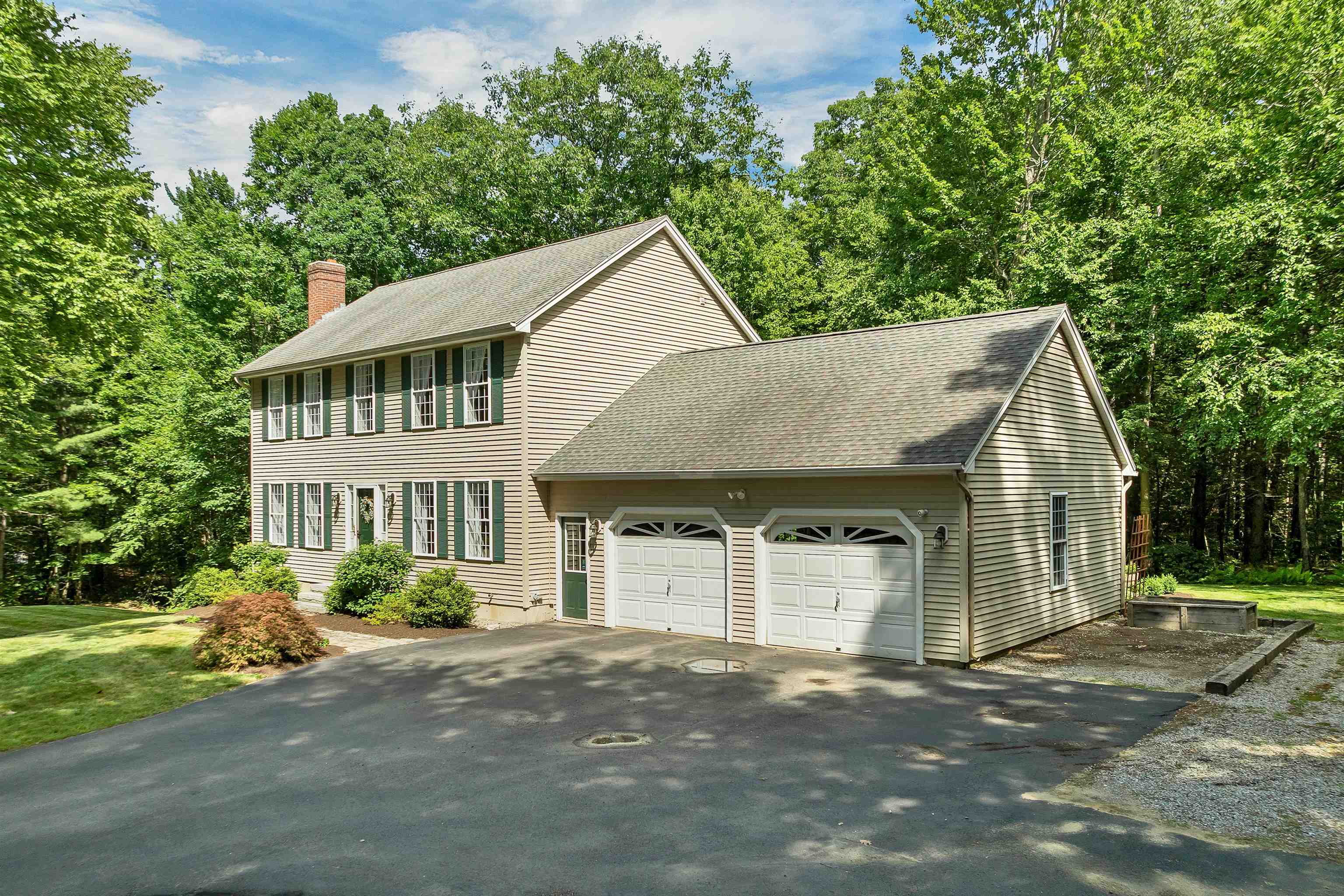 2 Hampshire Hills Drive Property Photo 5