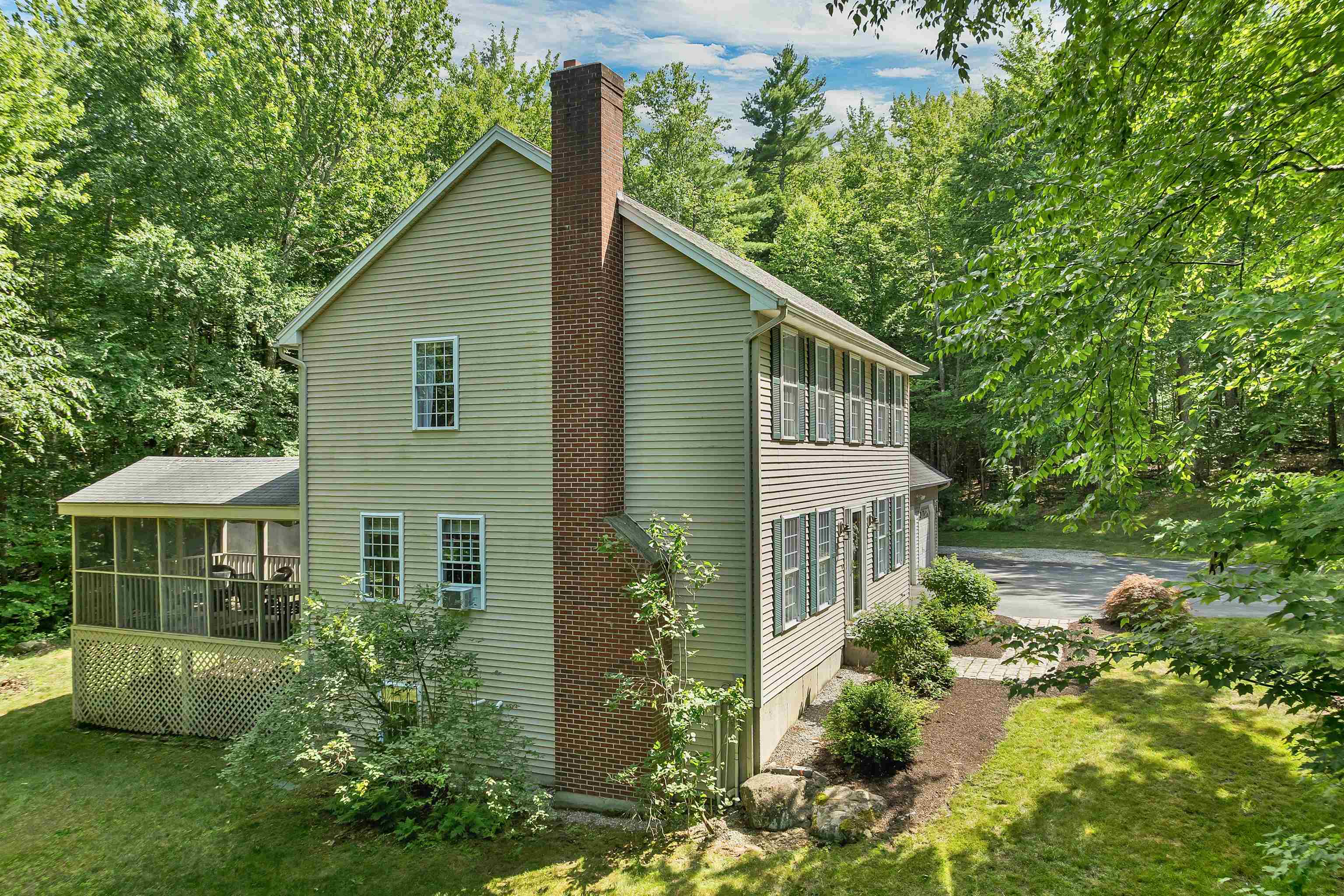 2 Hampshire Hills Drive Property Photo 6