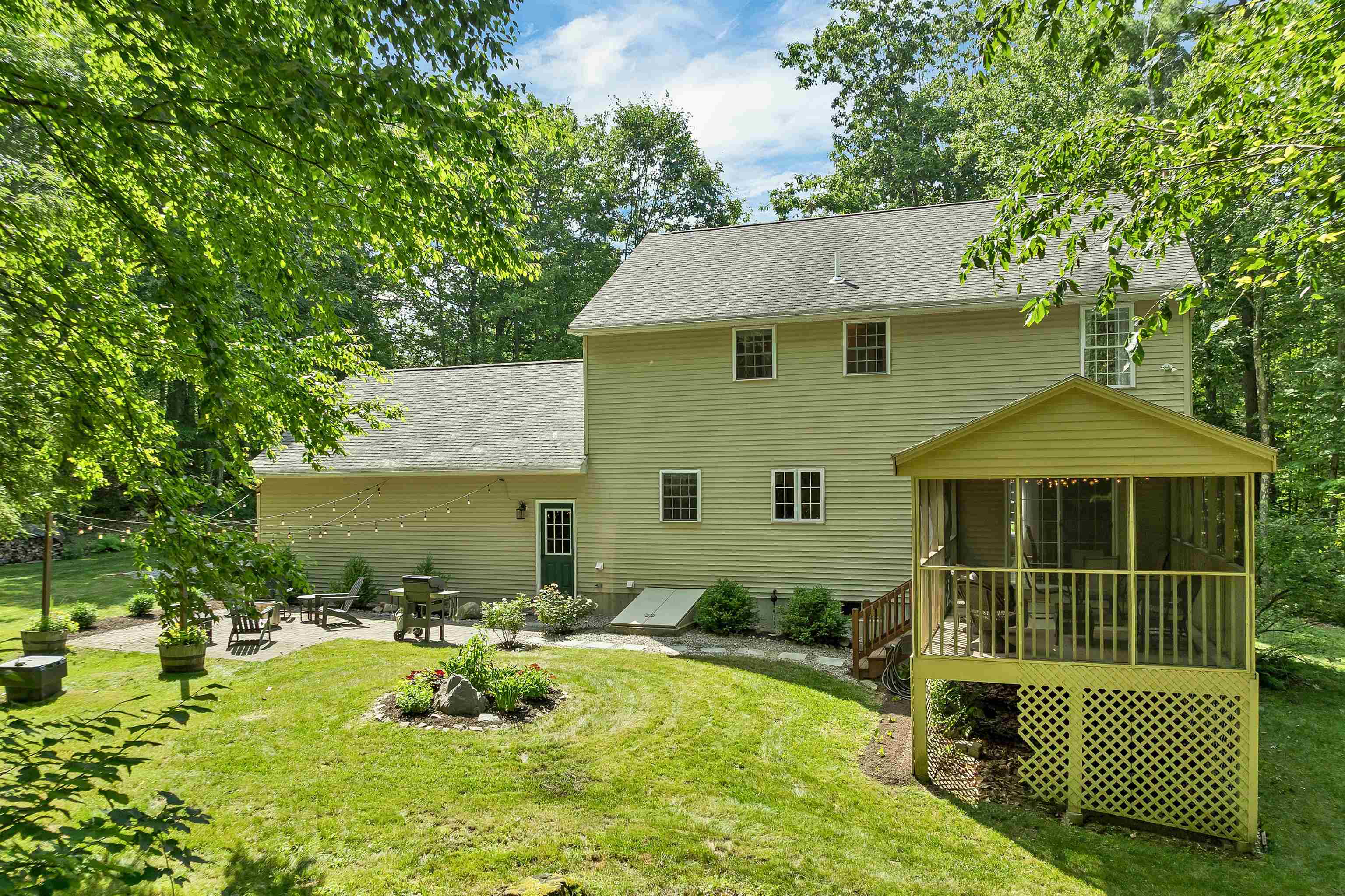 2 Hampshire Hills Drive Property Photo 7