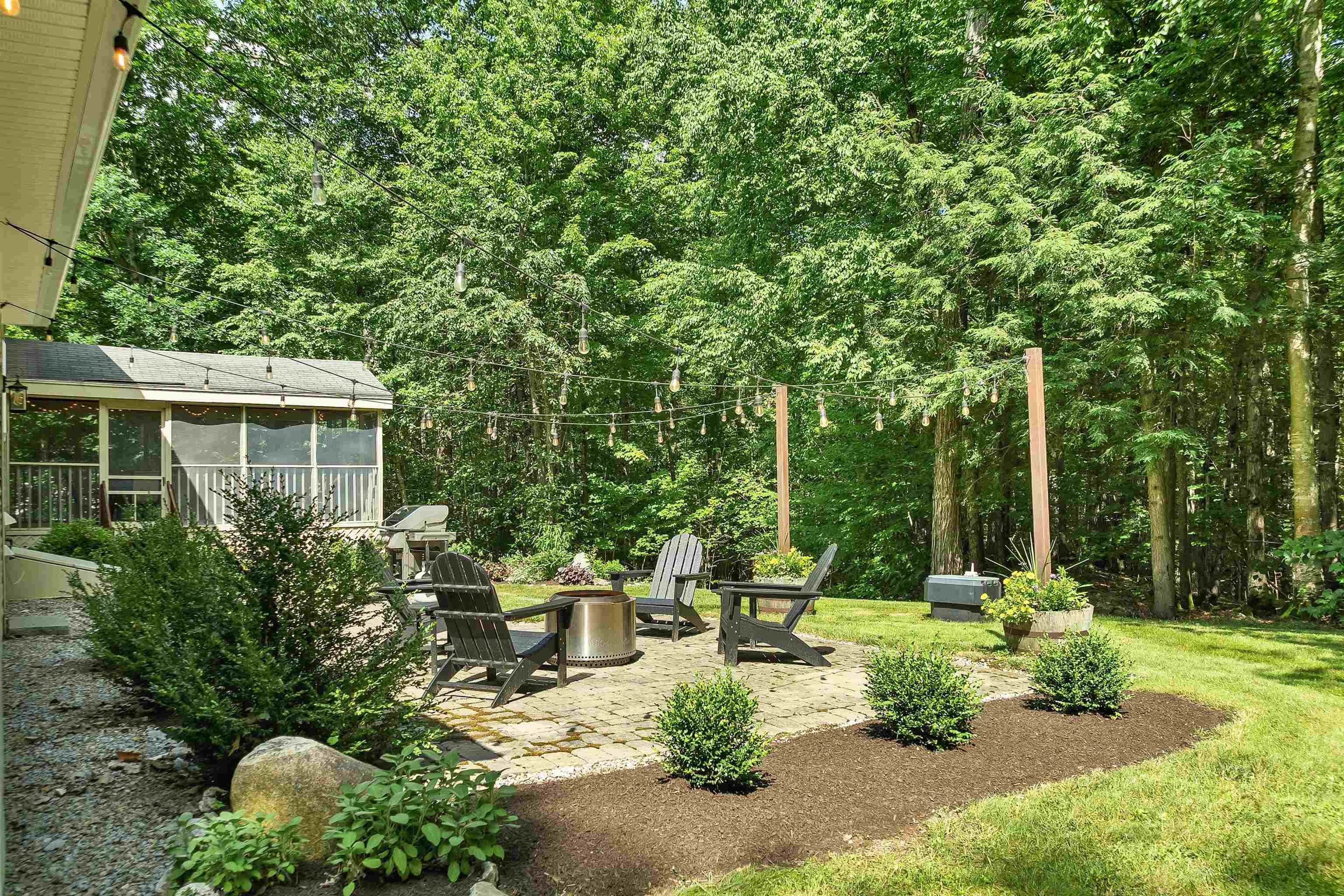 2 Hampshire Hills Drive Property Photo 9