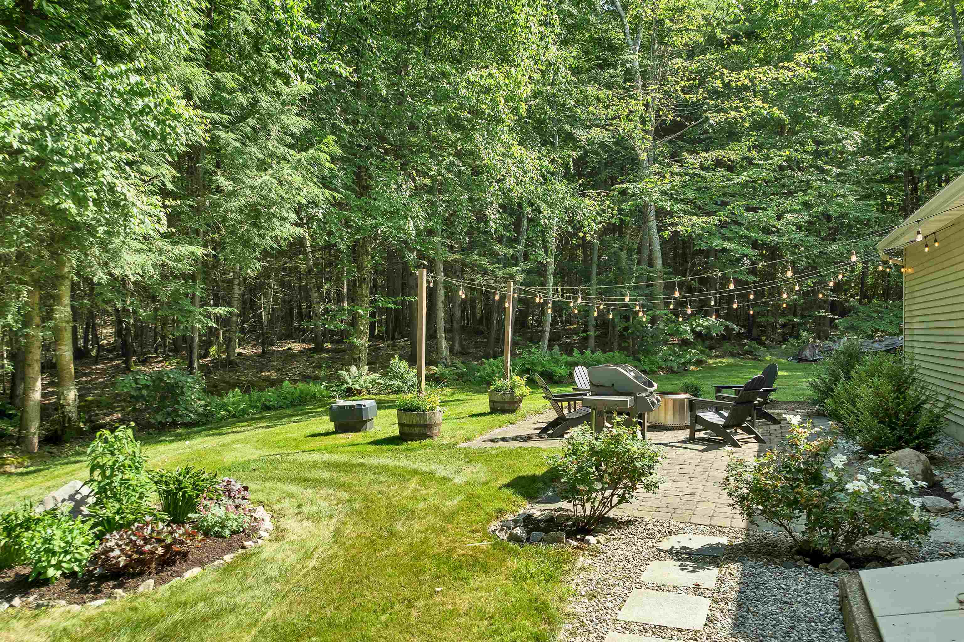 2 Hampshire Hills Drive Property Photo 11