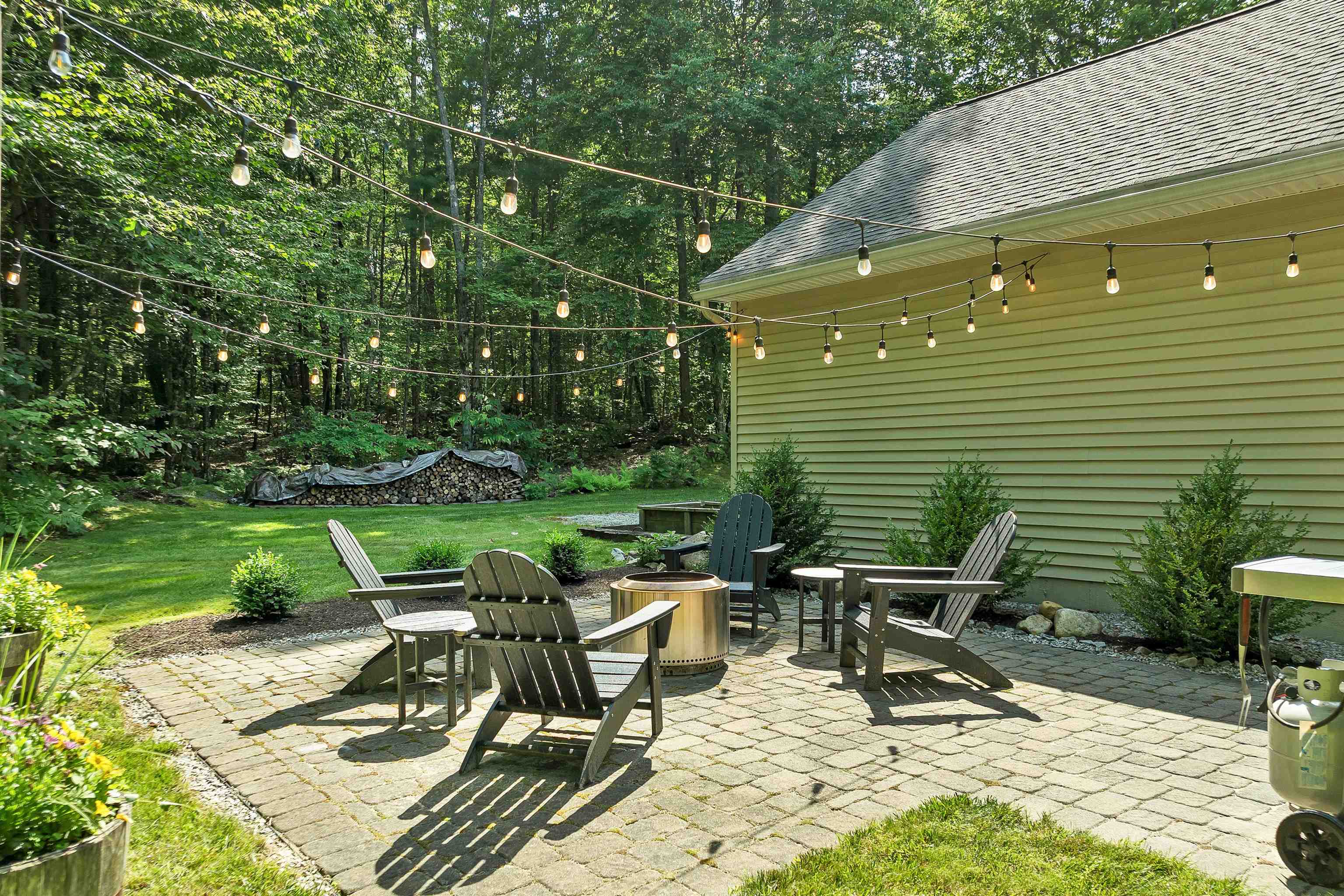 2 Hampshire Hills Drive Property Photo 12