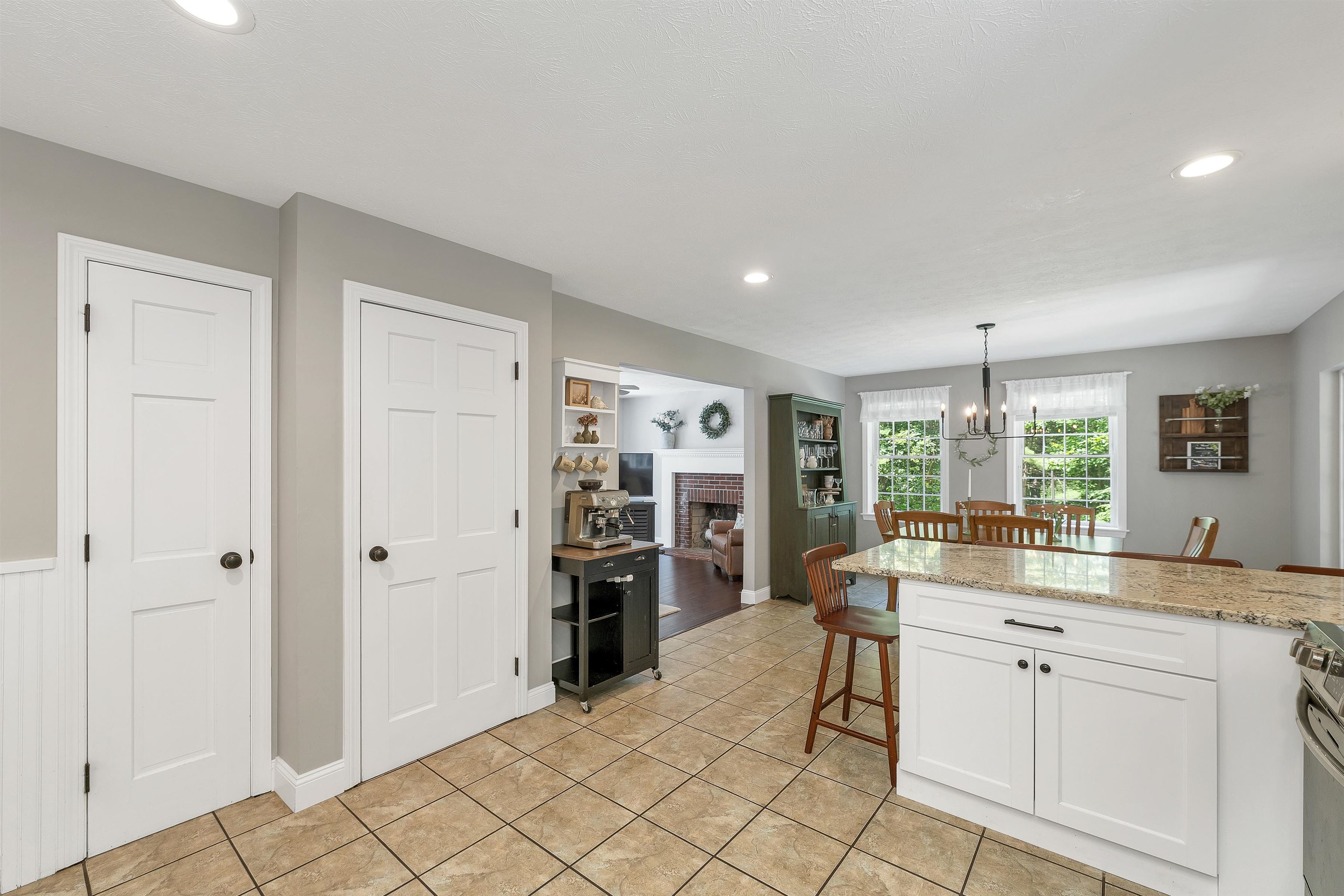 2 Hampshire Hills Drive Property Photo 17