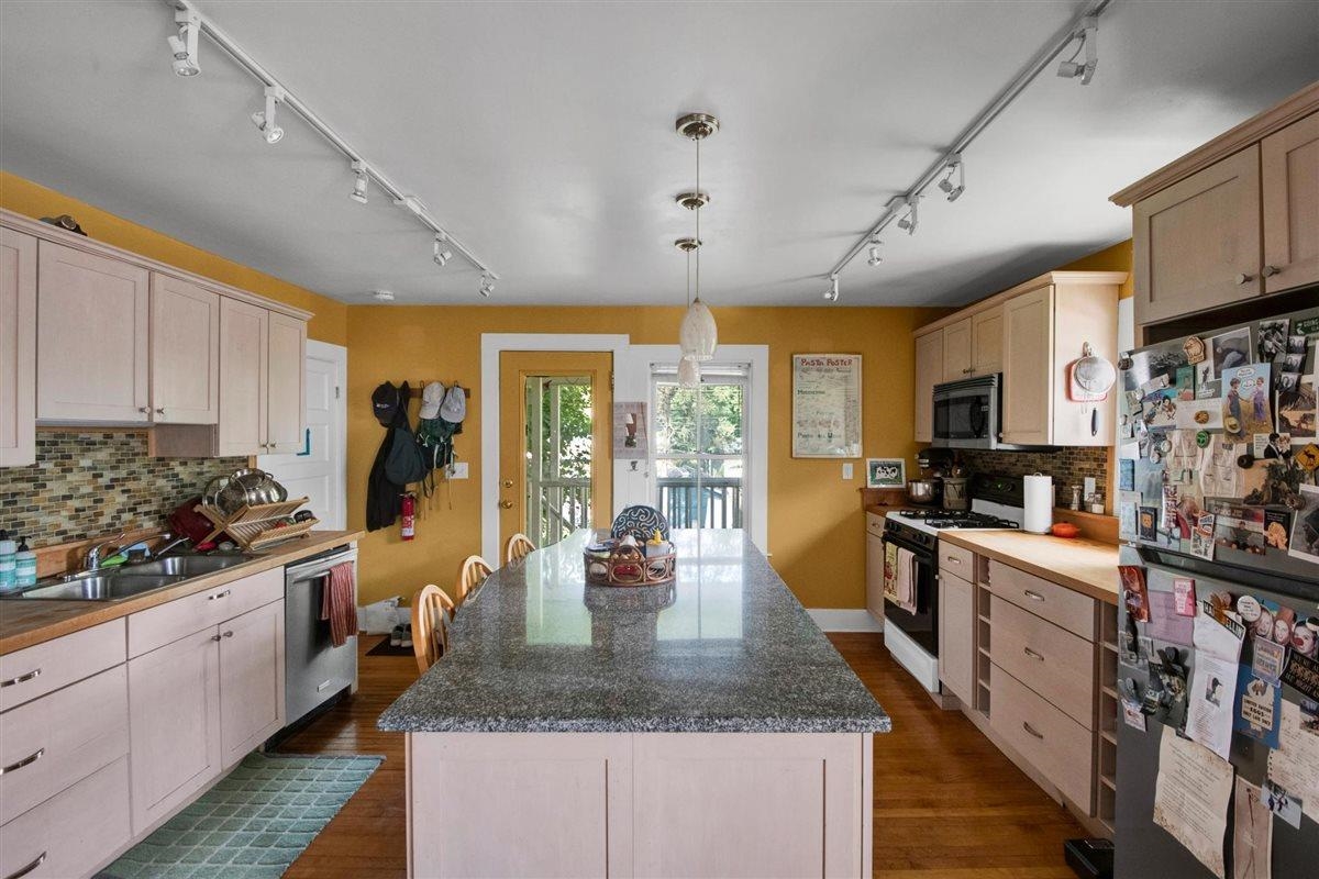 78 Pitkin Street Property Photo 4
