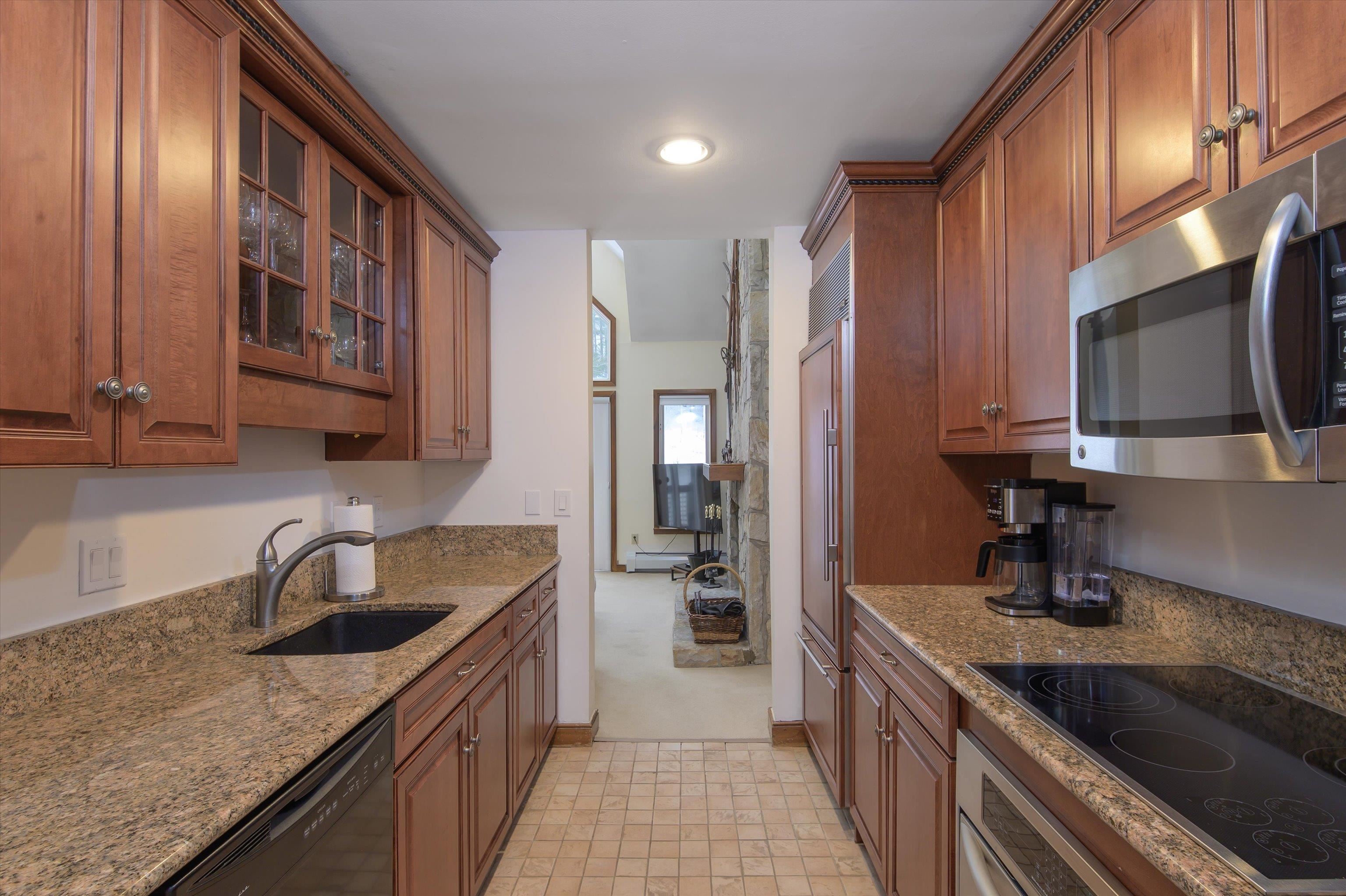 1-c Townhouse Square Property Photo 5