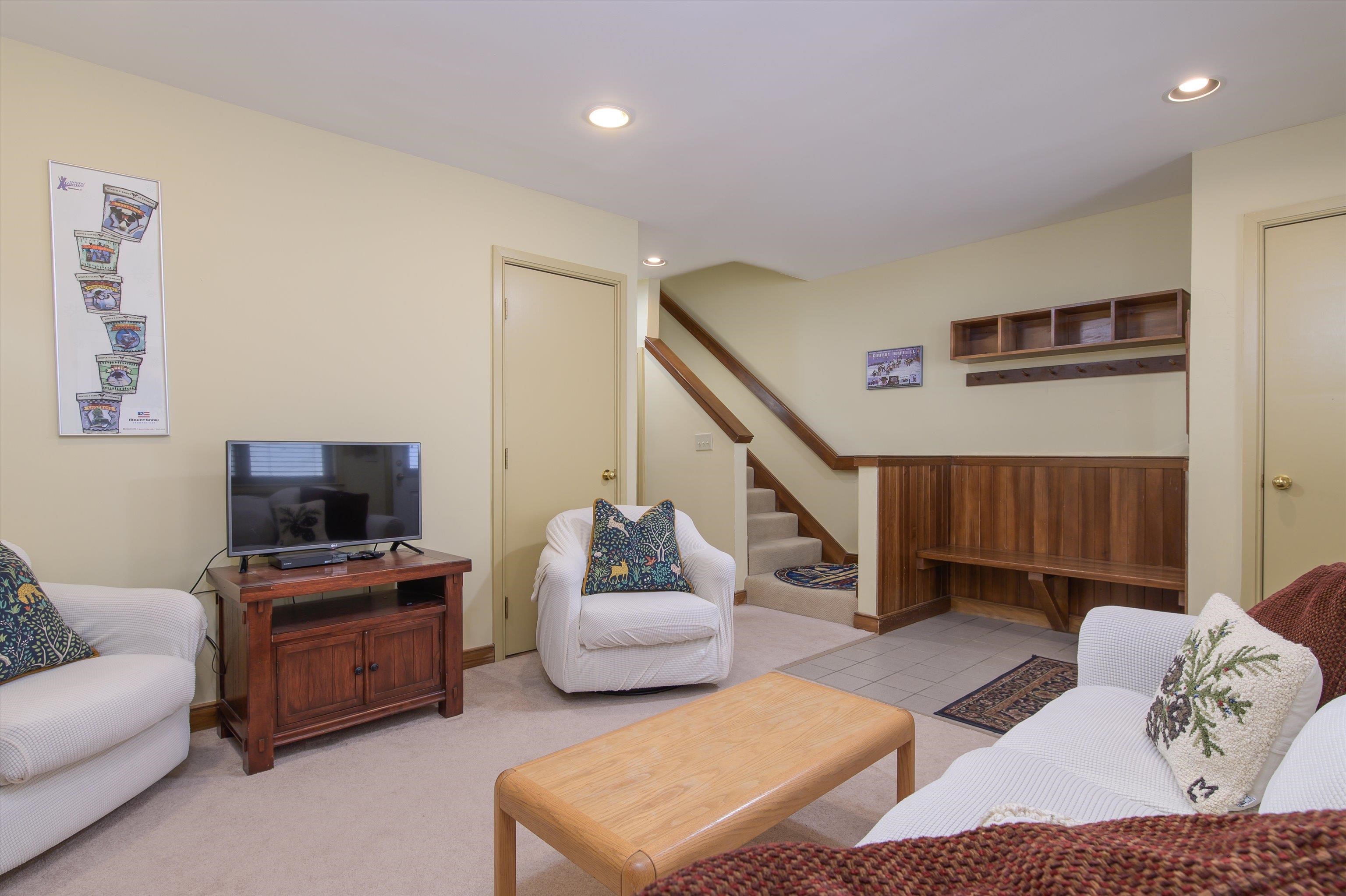 1-c Townhouse Square Property Photo 15