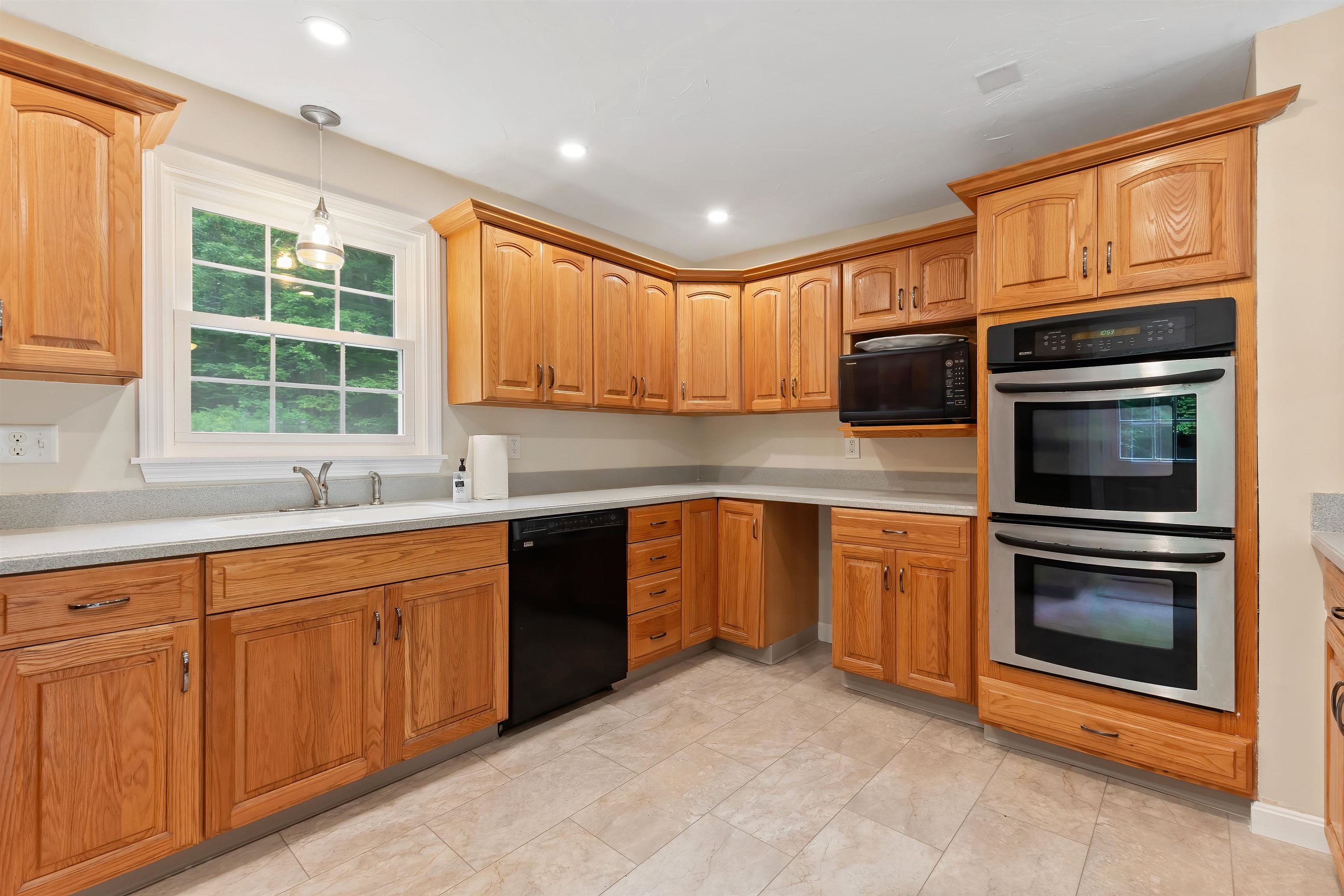 491 Raccoon Hill Road Property Photo 4