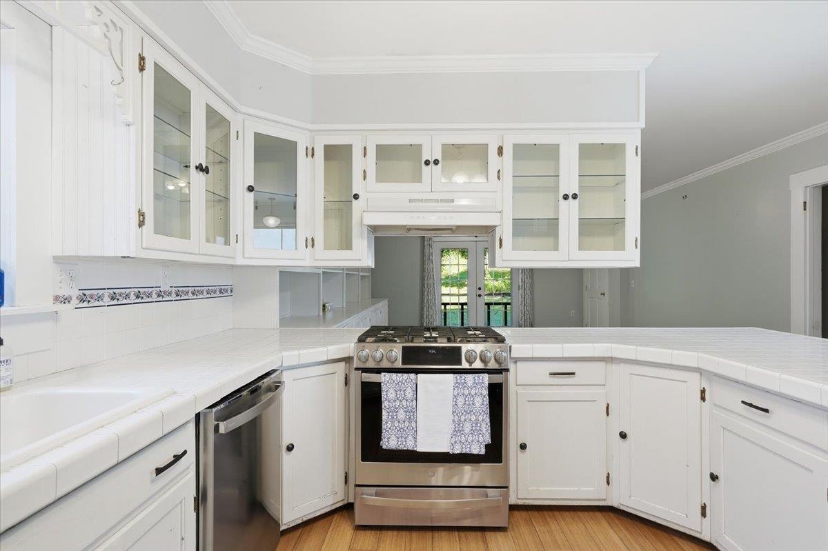 320 Charles Street Property Photo 17