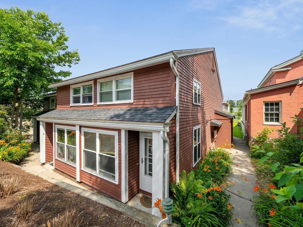 297 College Street Property Photo 1