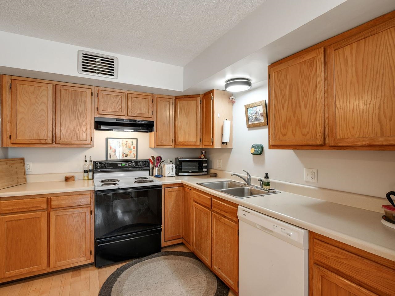 297 College Street Property Photo 5