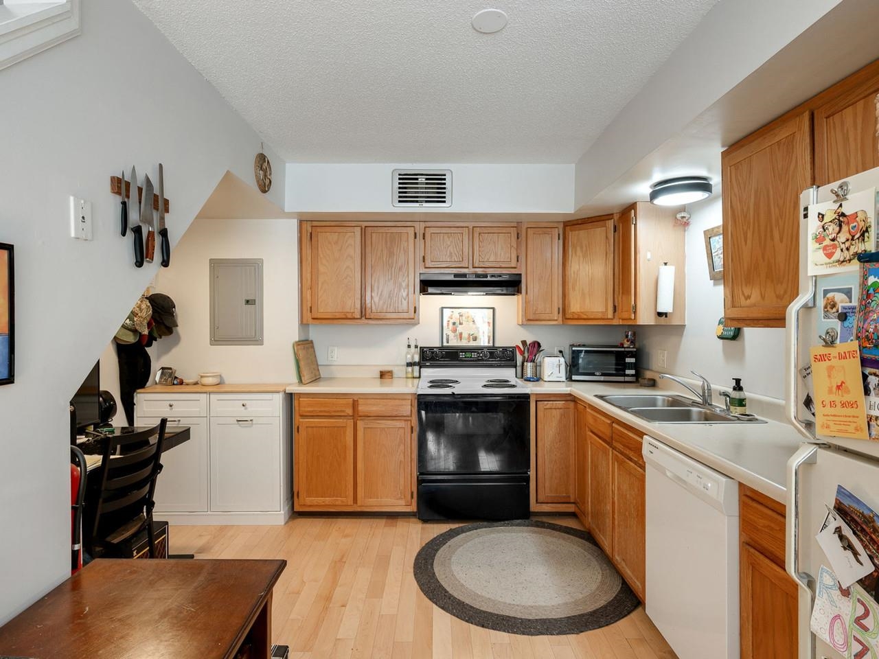 297 College Street Property Photo 6