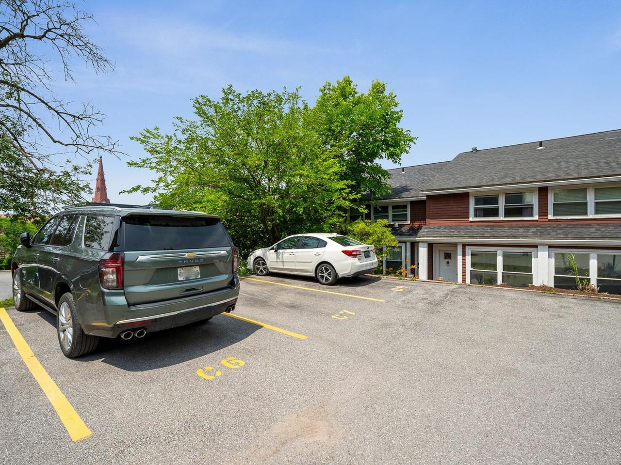 297 College Street Property Photo 13