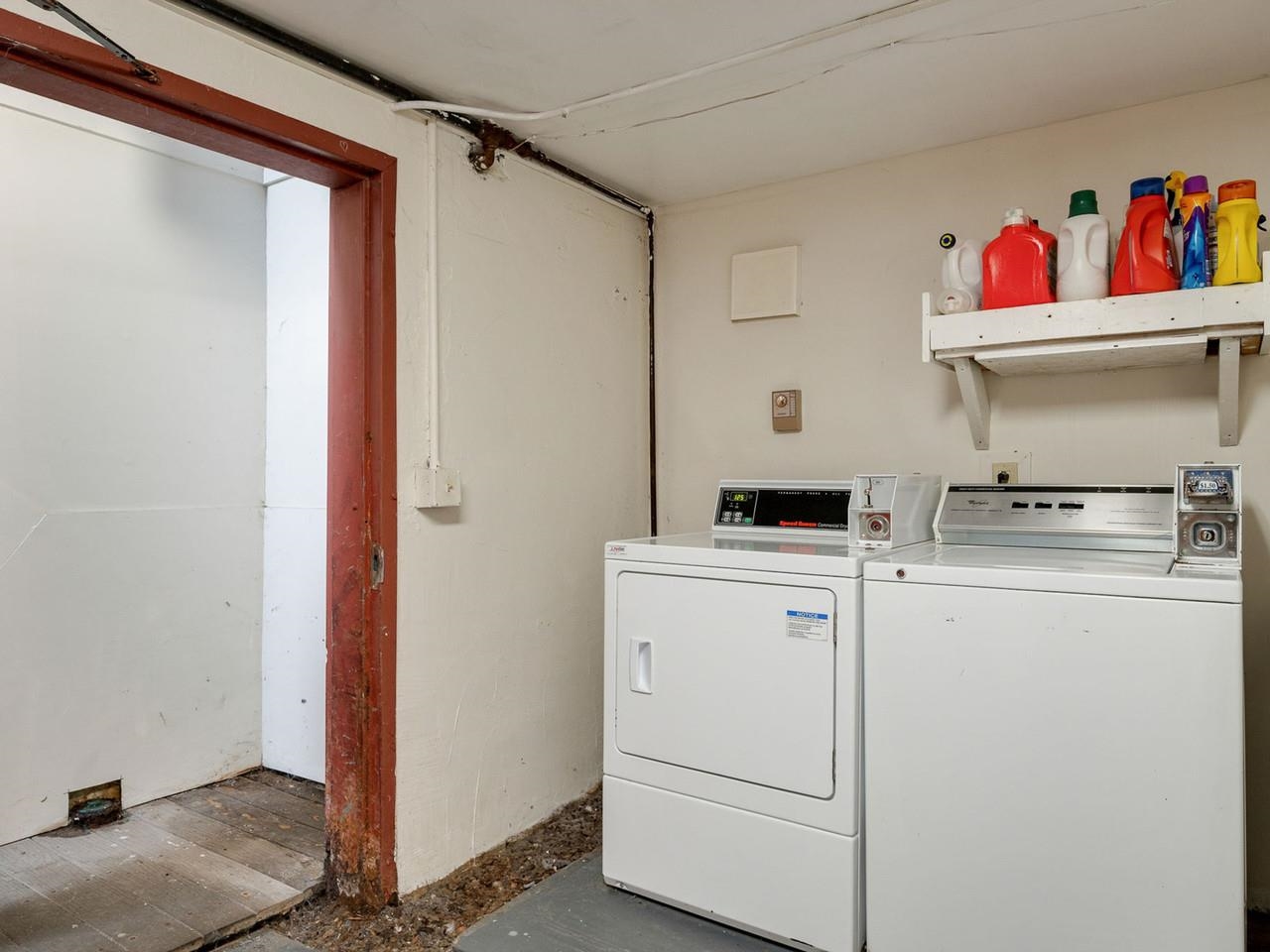 297 College Street Property Photo 15