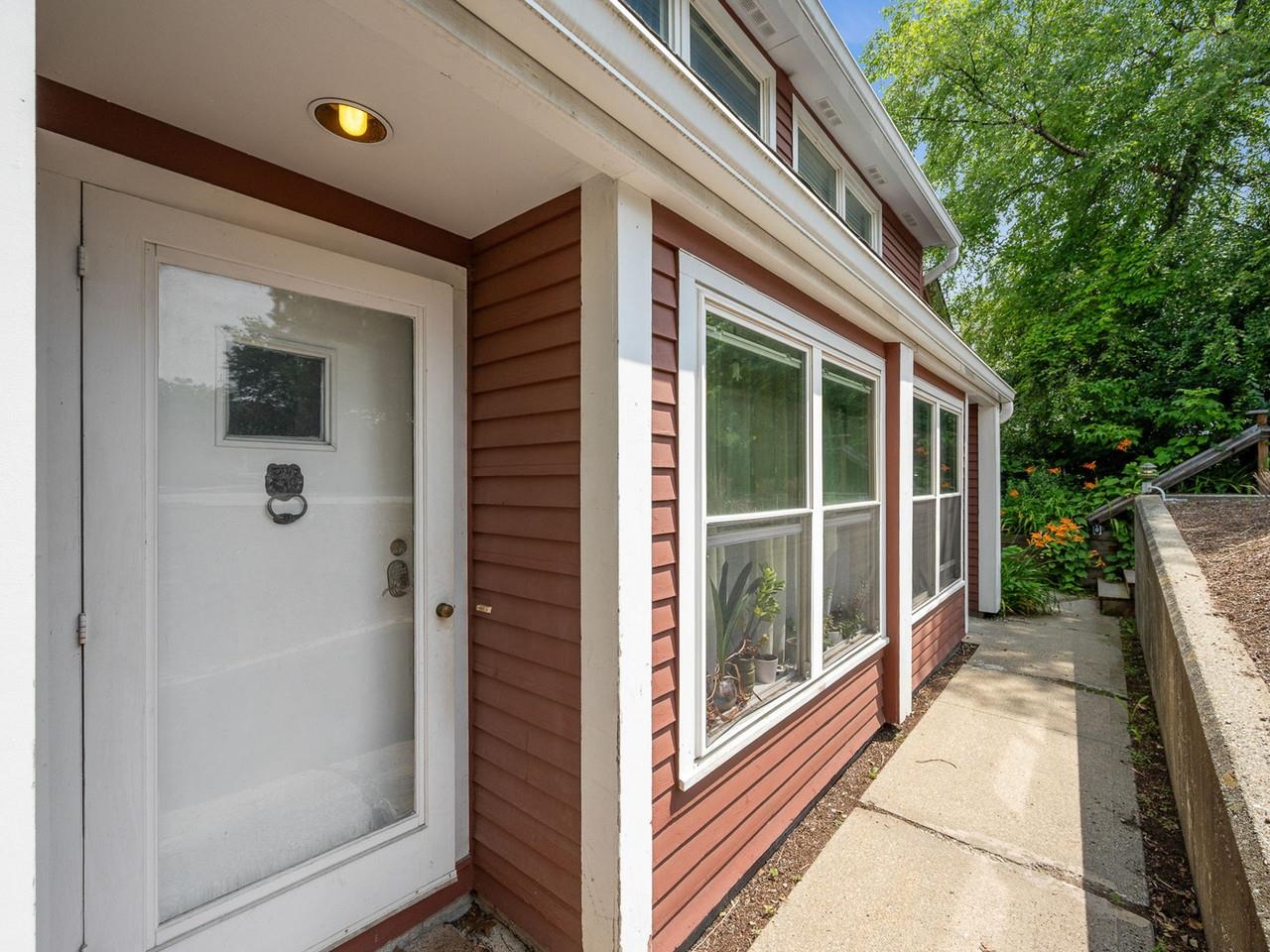 297 College Street Property Photo 18
