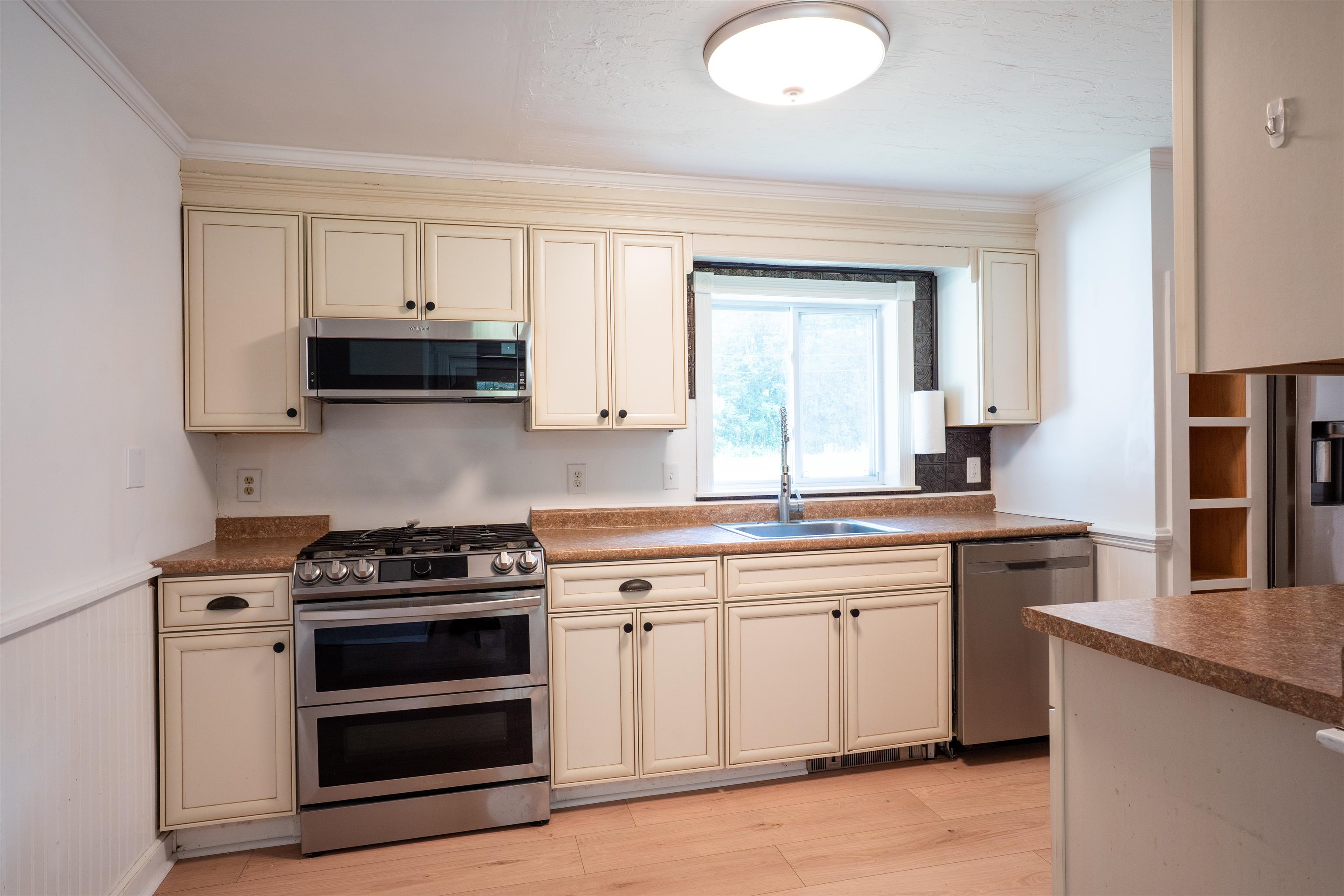 905 New Hampton Road Property Photo 3
