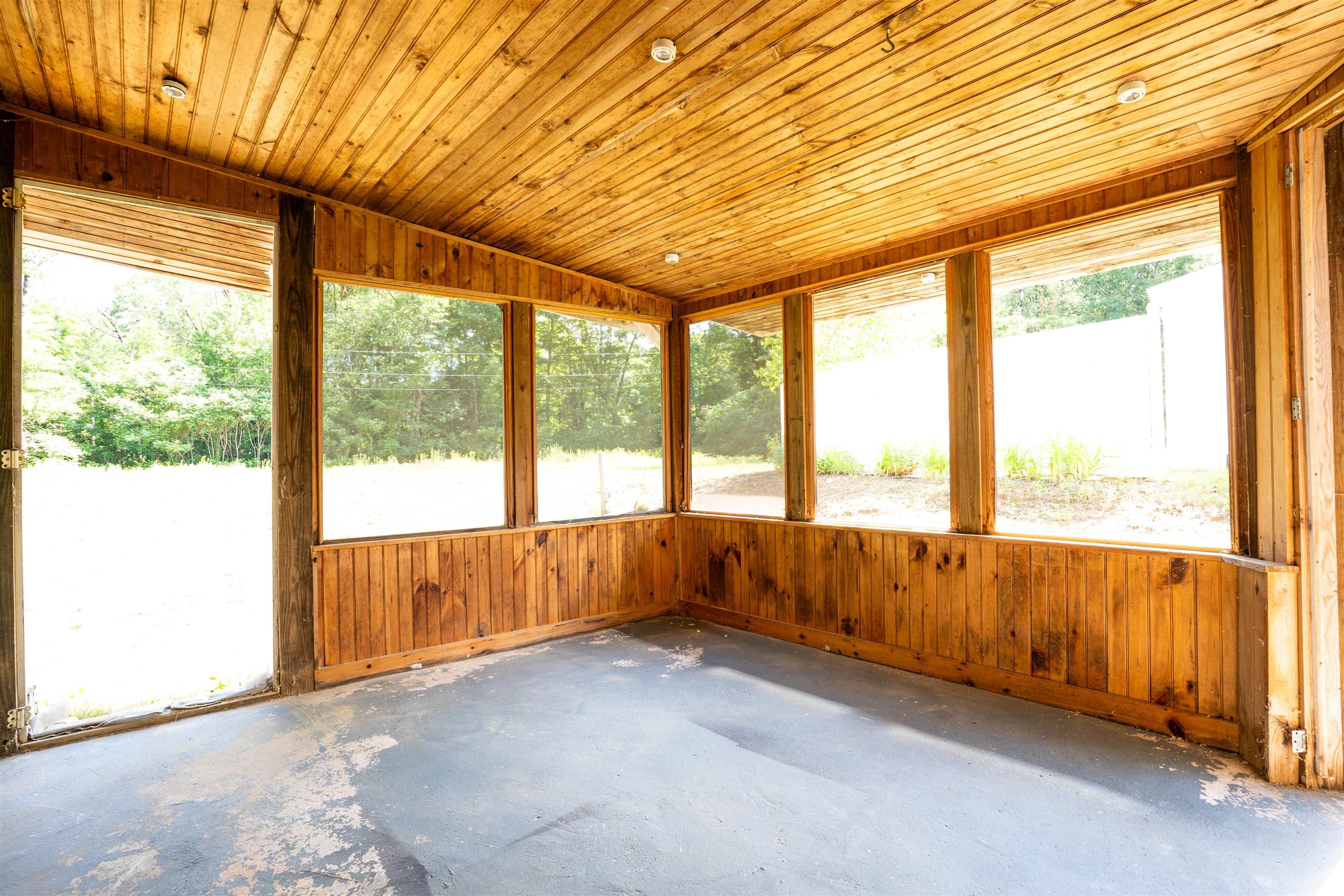 905 New Hampton Road Property Photo 8