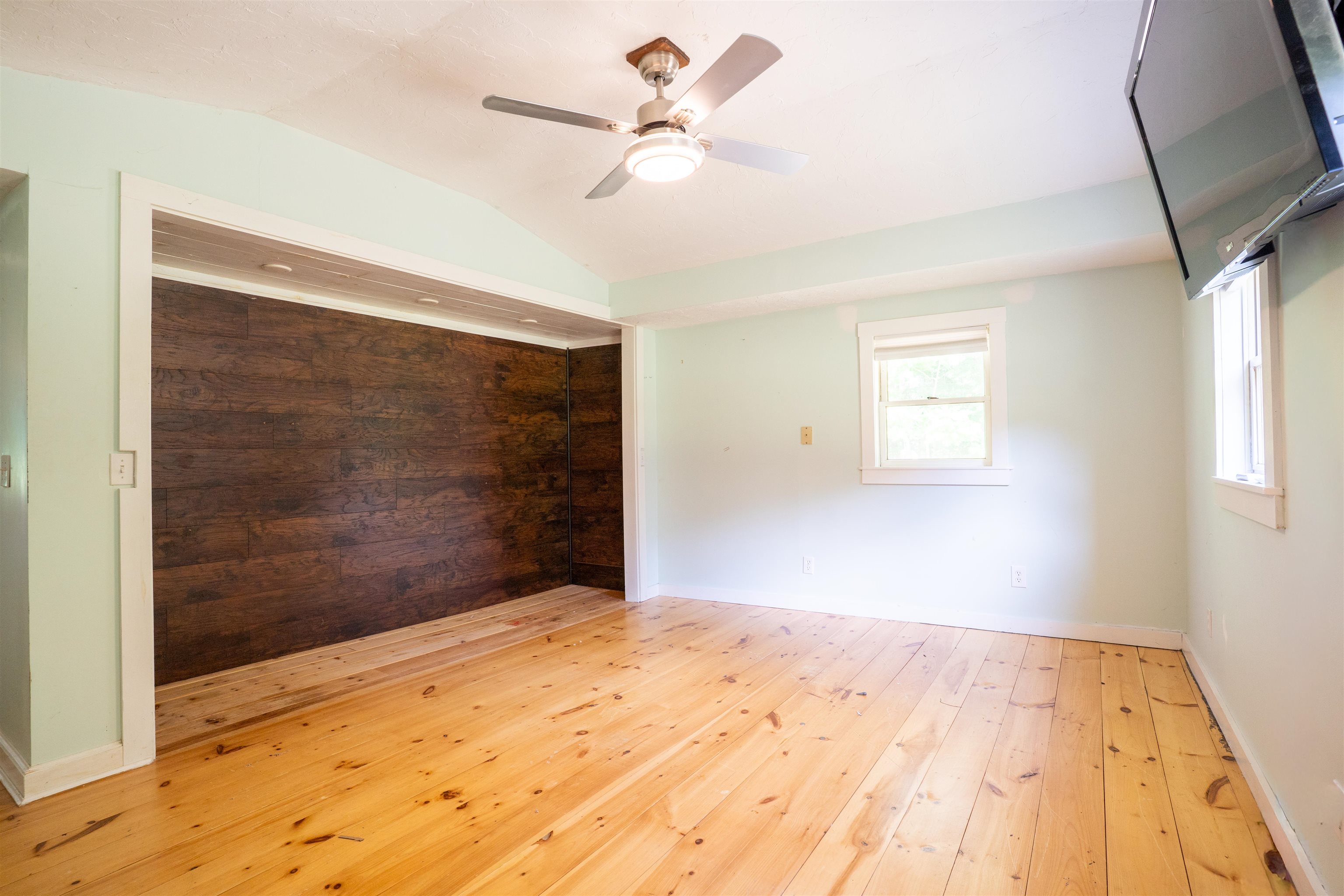 905 New Hampton Road Property Photo 15