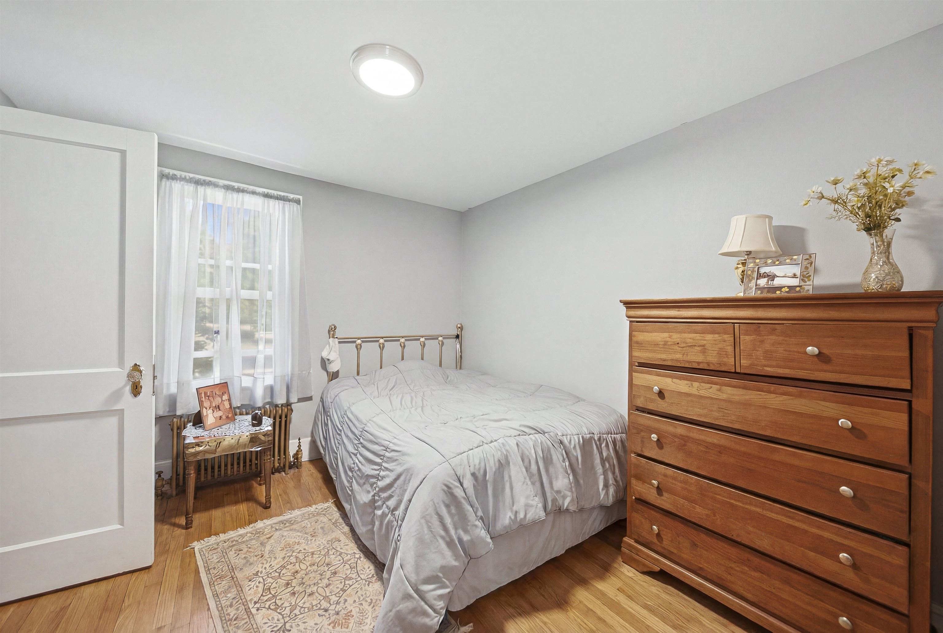 15-15 1/2 Marshall Street Property Photo 18