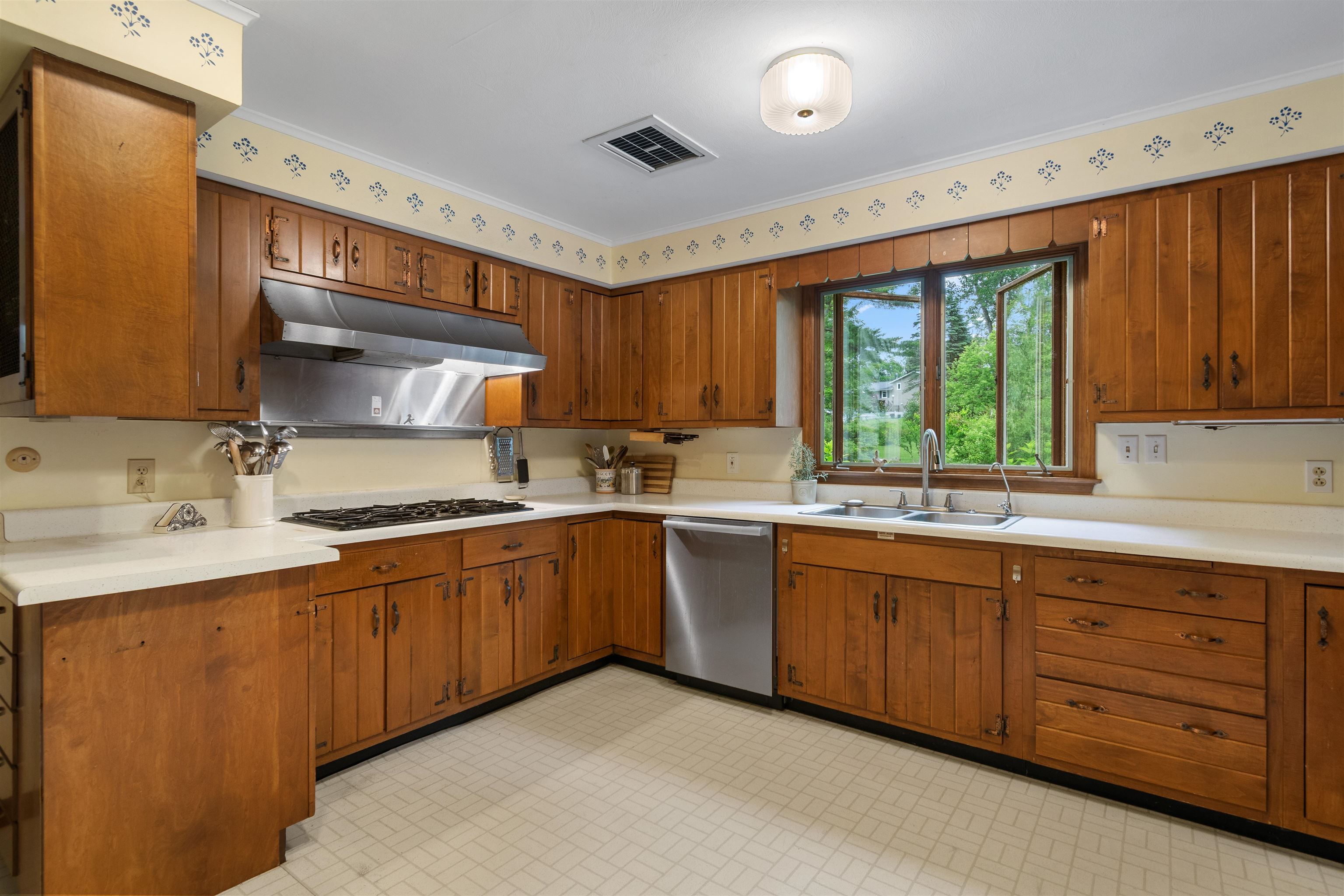 49 Shady Lane Property Photo 18
