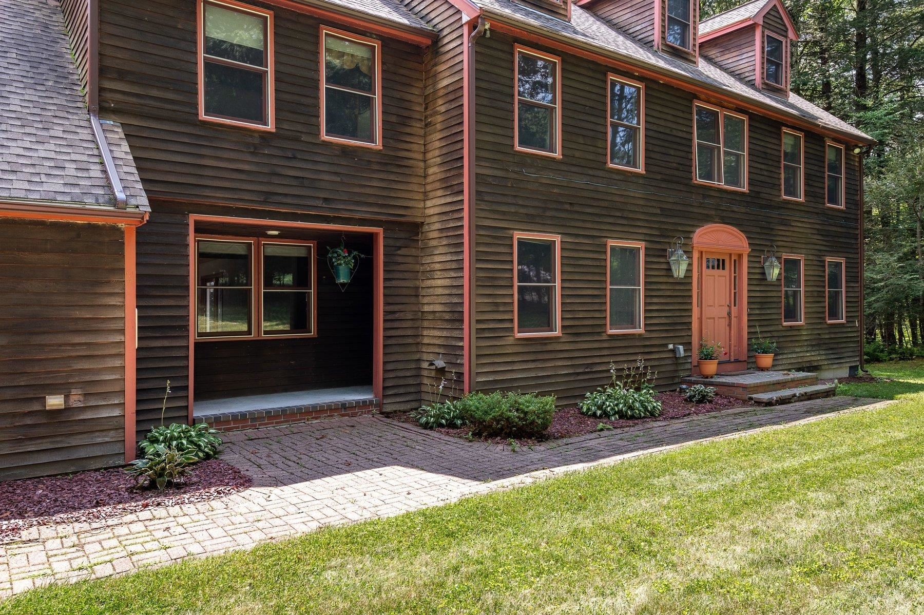 6 Gas Light Lane Property Photo 3