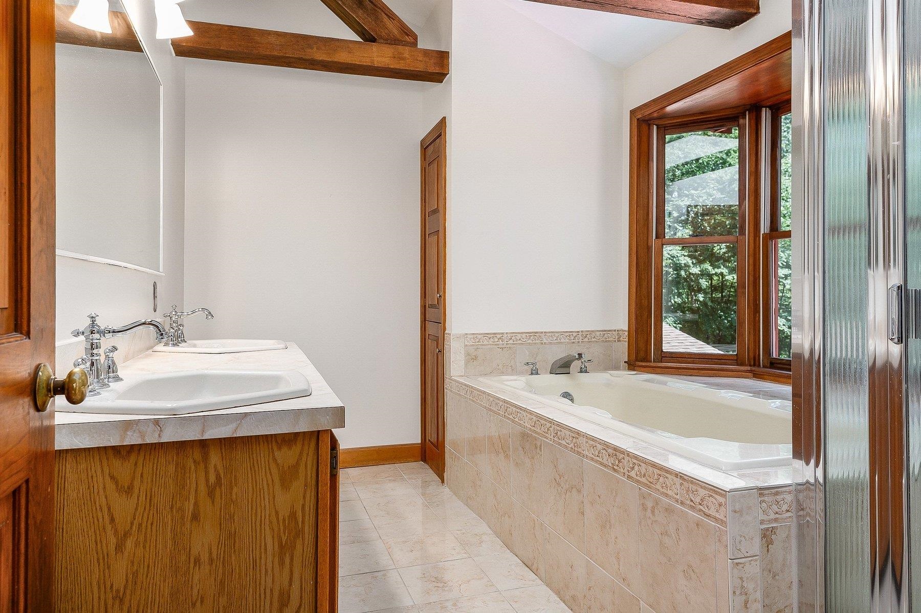 6 Gas Light Lane Property Photo 33