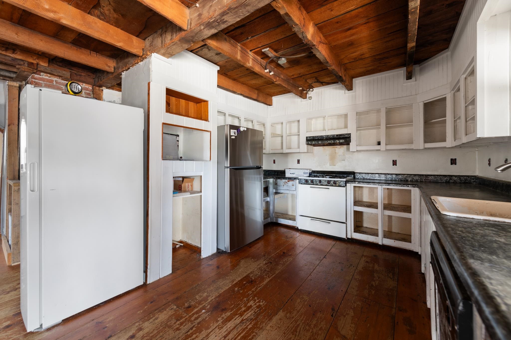 8 Oak Hill Street Property Photo 6
