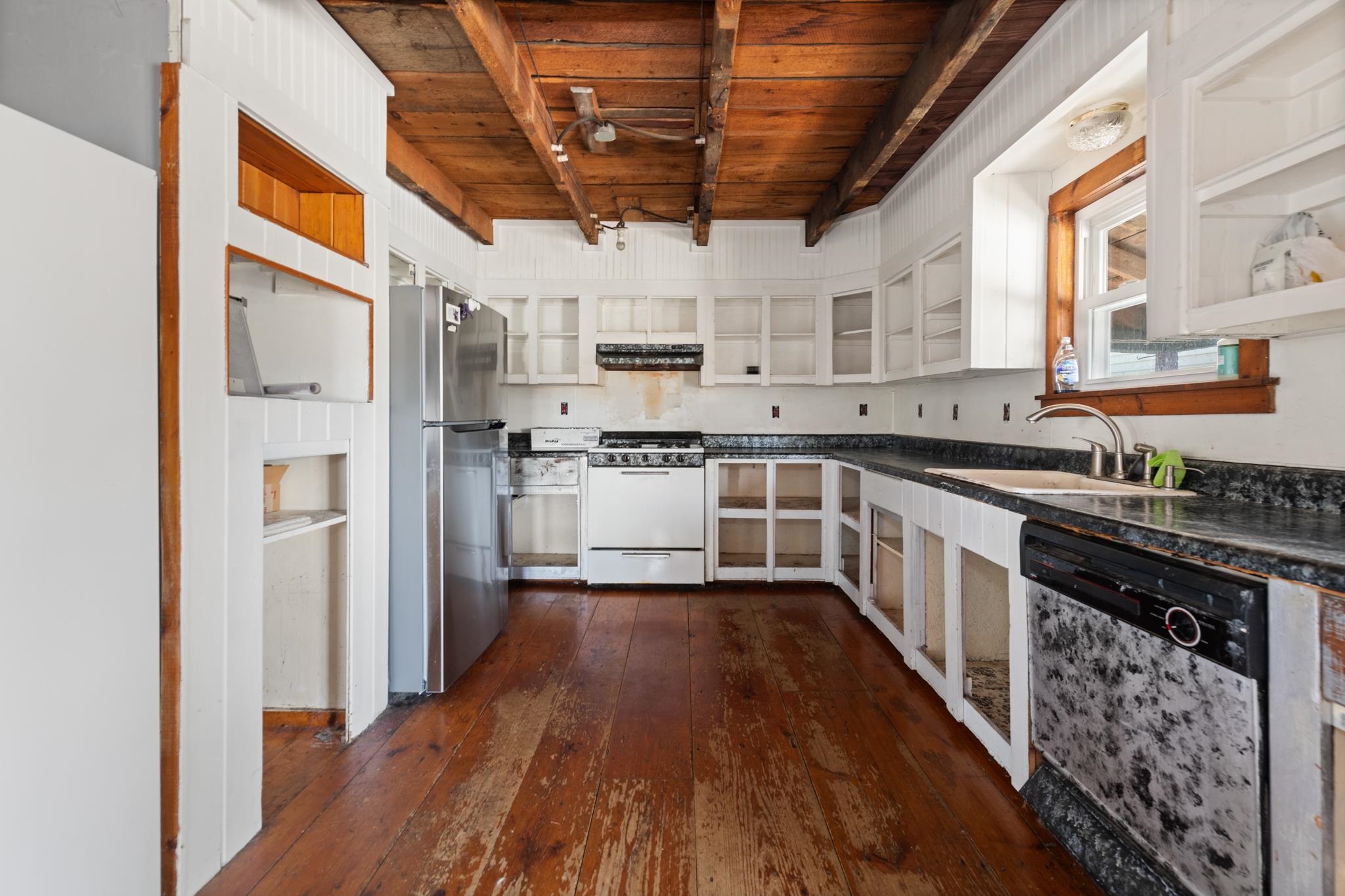 8 Oak Hill Street Property Photo 7