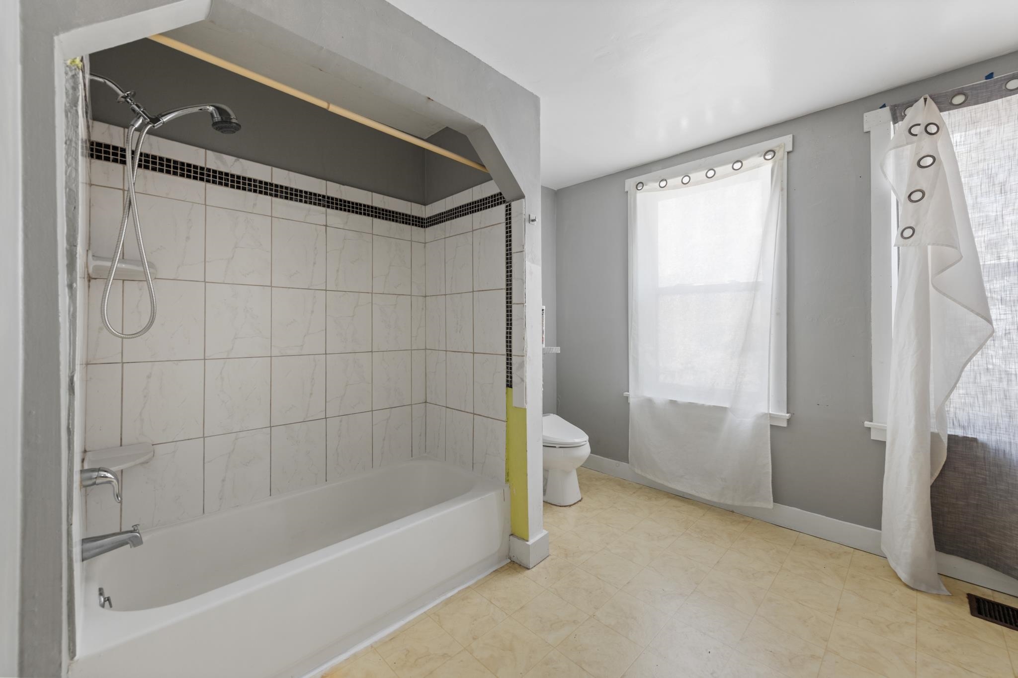 8 Oak Hill Street Property Photo 18