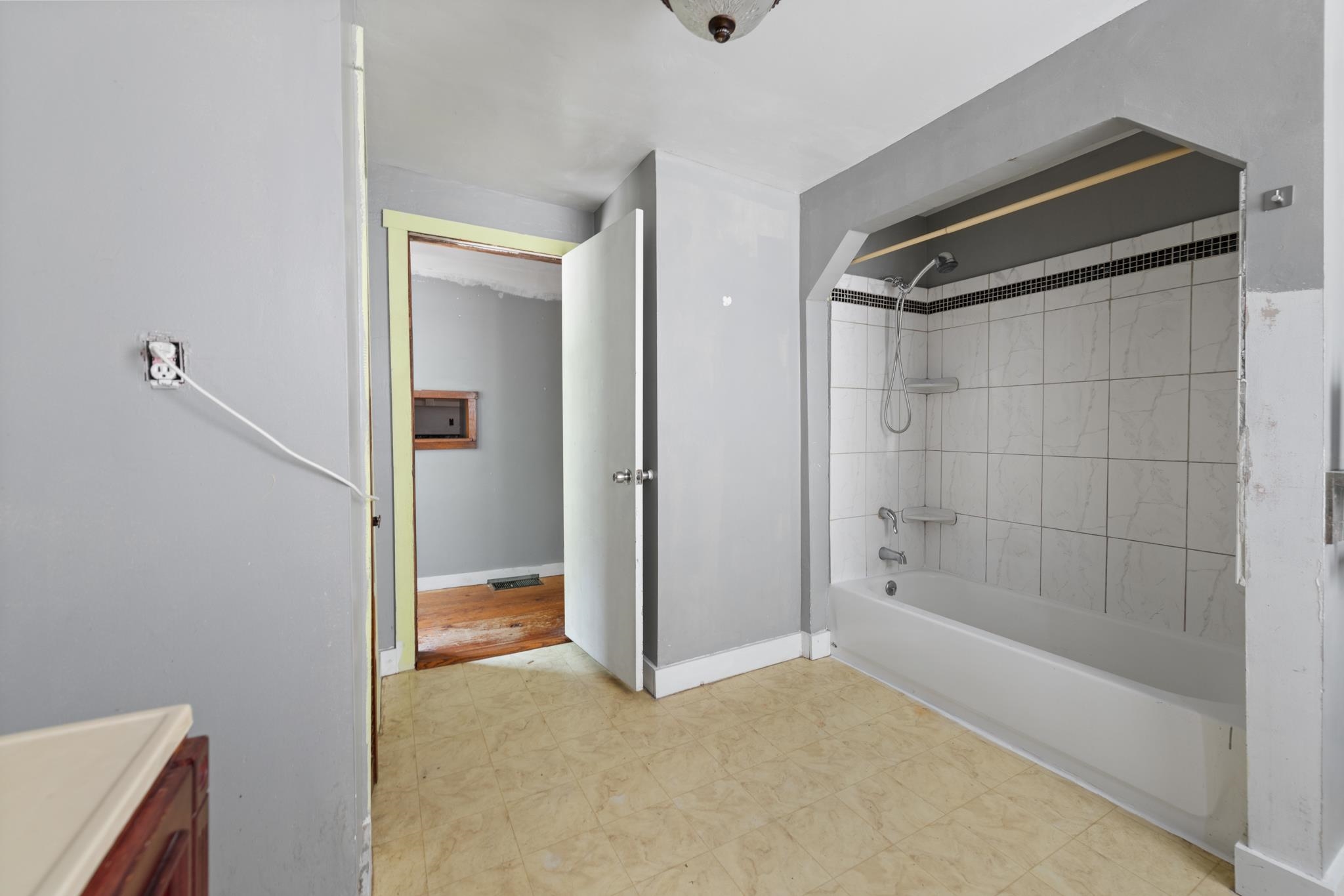 8 Oak Hill Street Property Photo 19