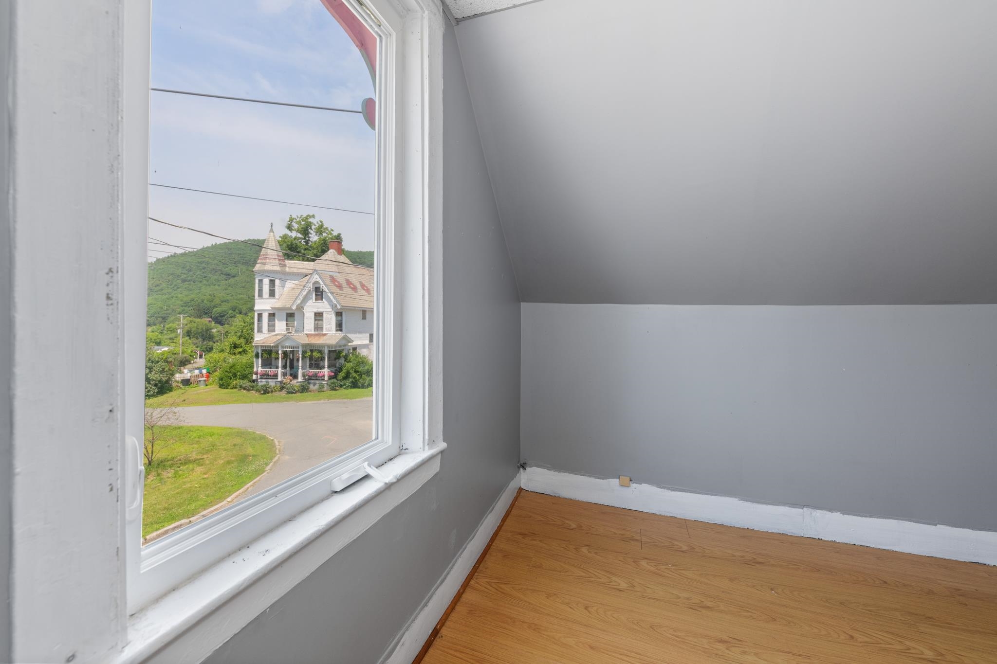 8 Oak Hill Street Property Photo 24