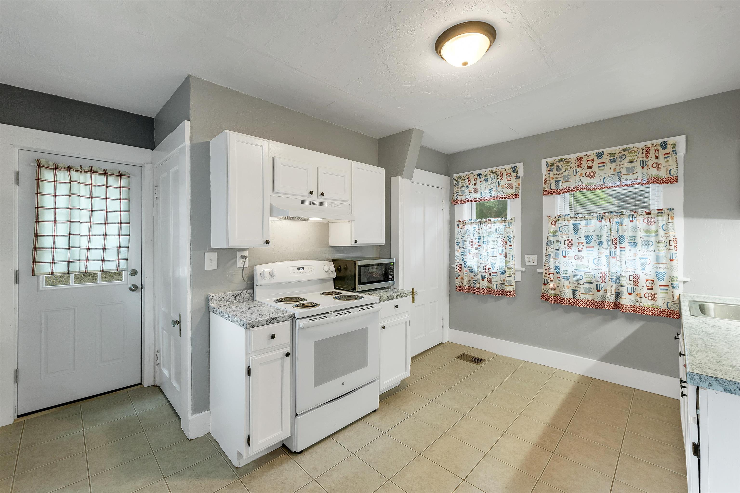 102 Franklin Street Property Photo 4