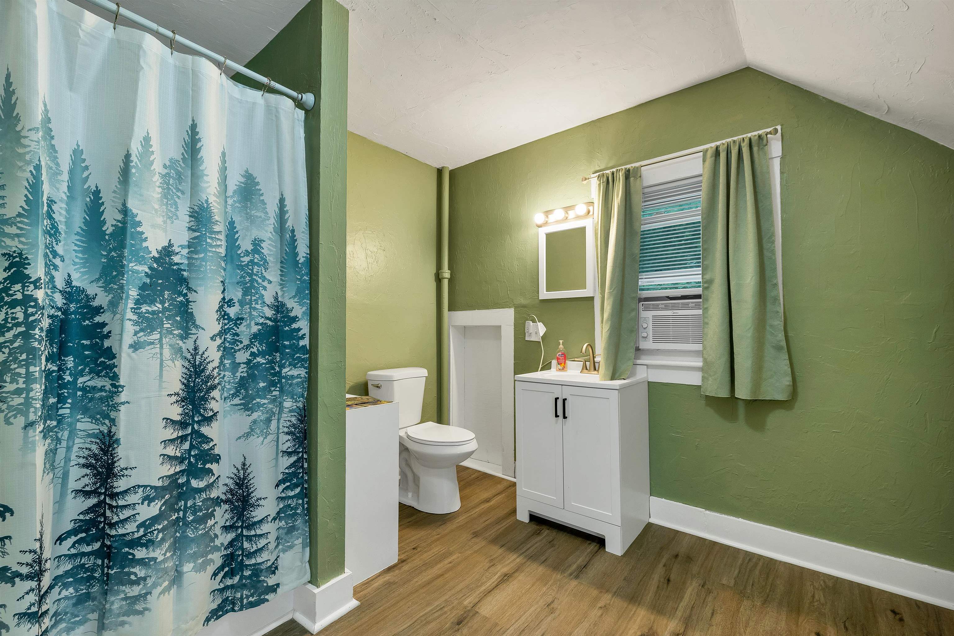 102 Franklin Street Property Photo 23