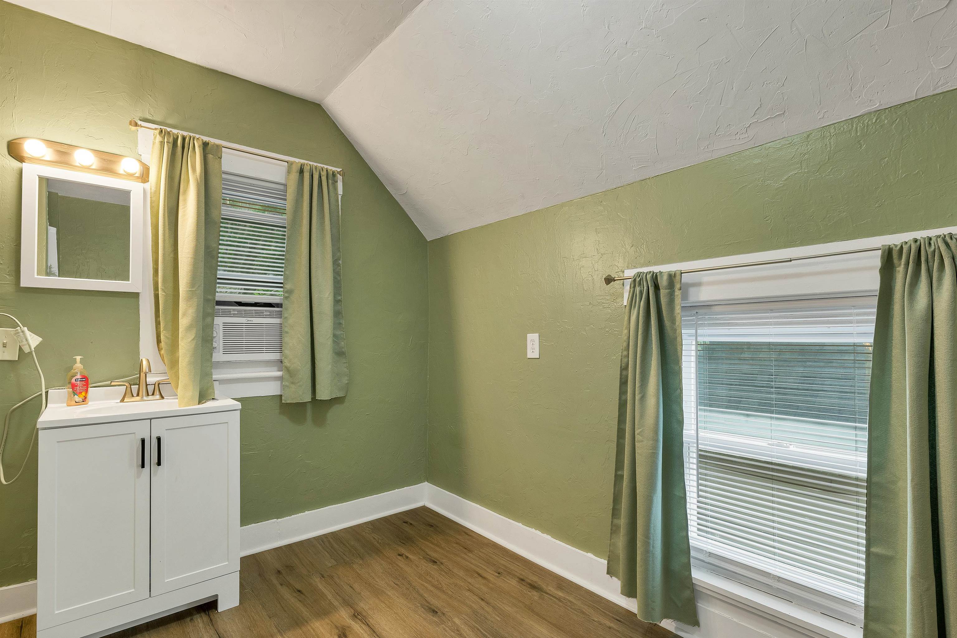 102 Franklin Street Property Photo 25