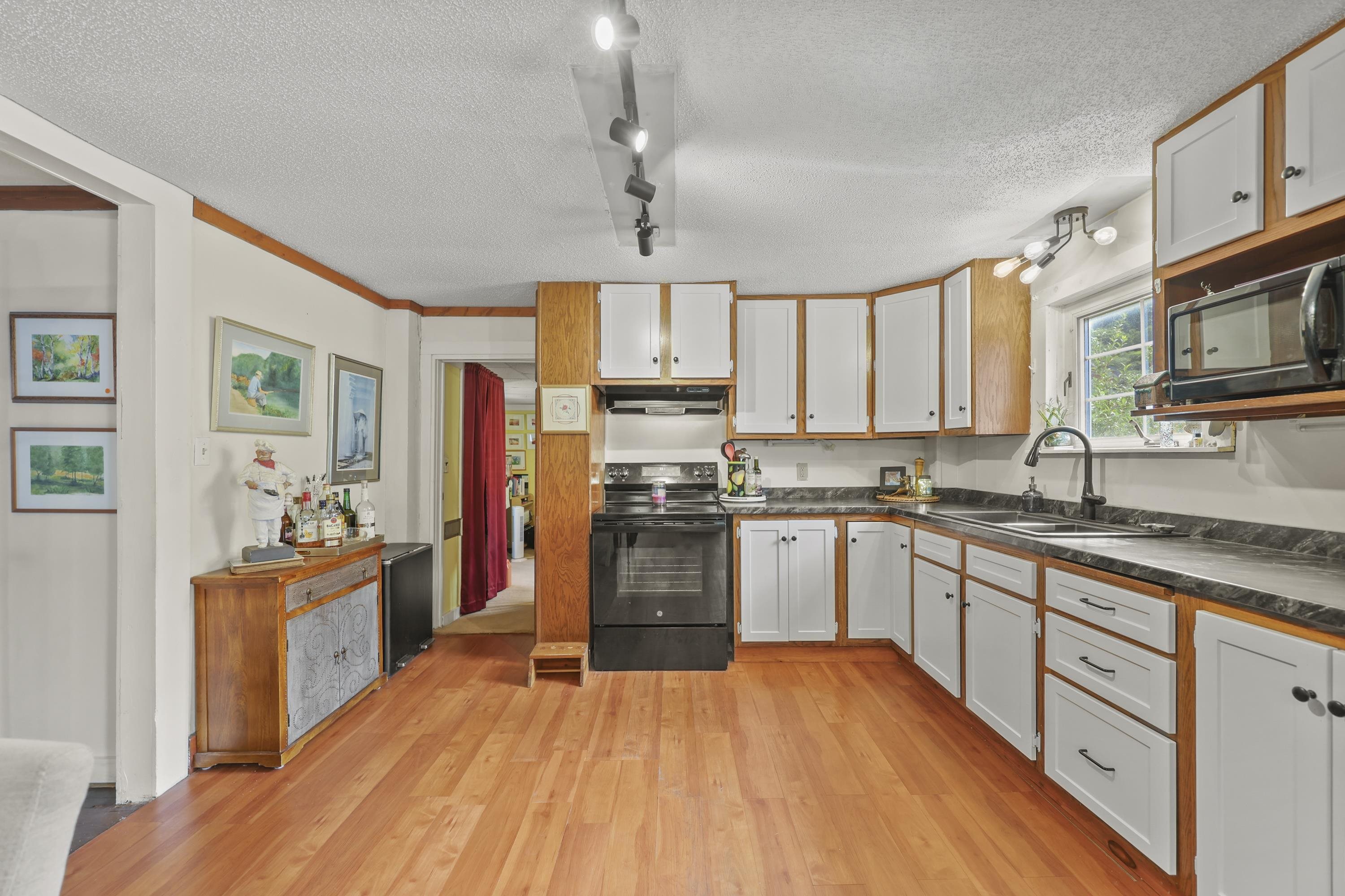 7066 Main Street Property Photo 4