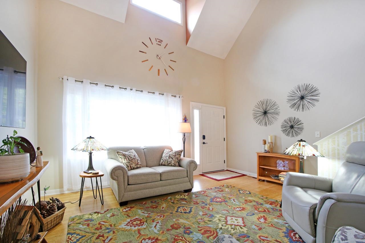 8 Royal Lane Property Photo 6