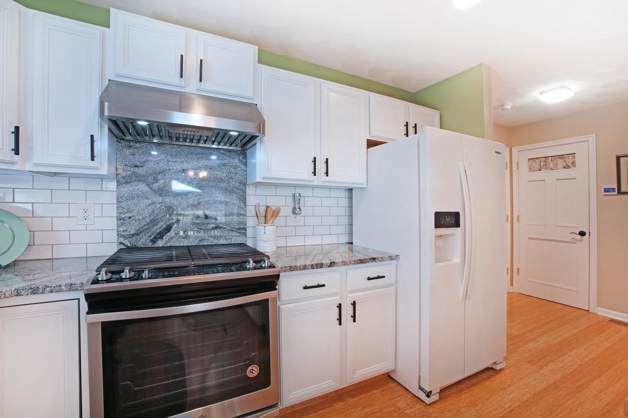 8 Royal Lane Property Photo 12