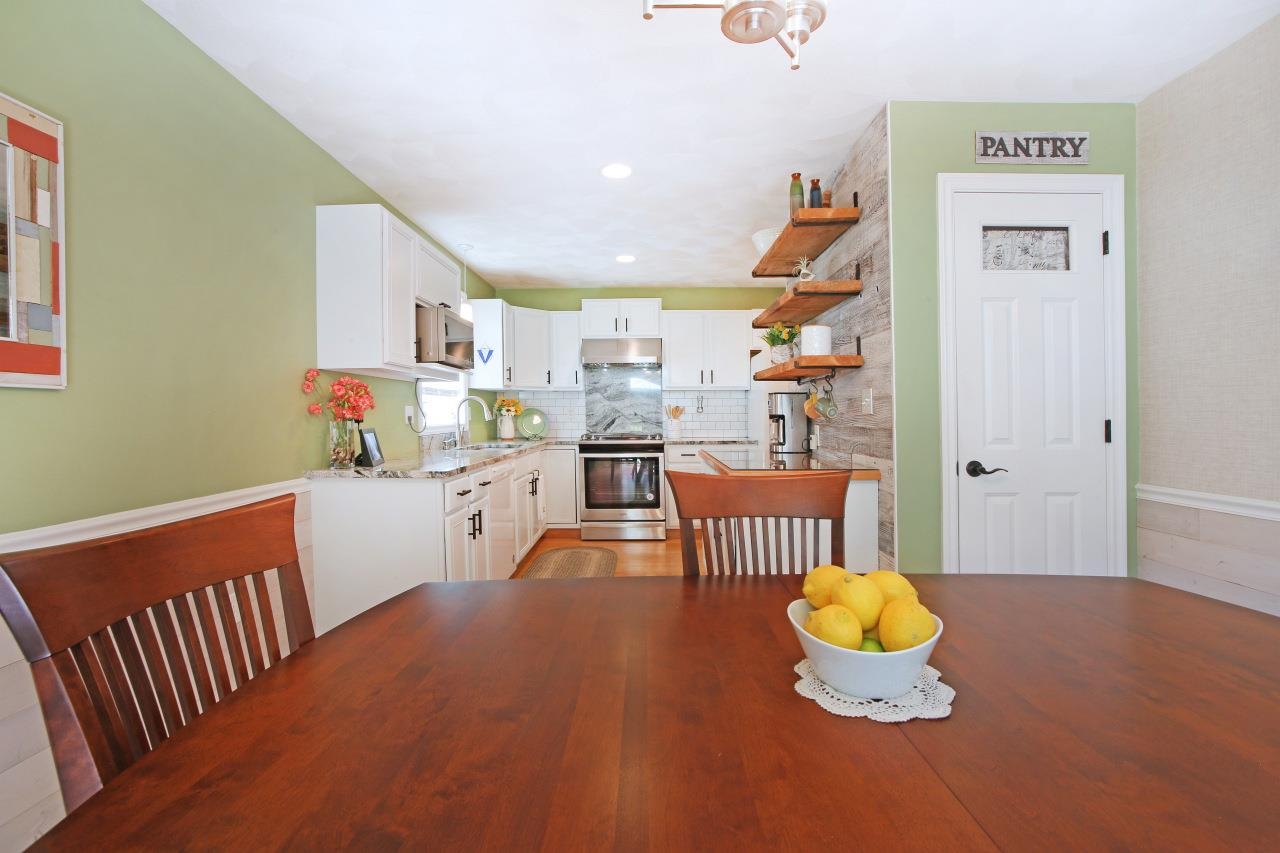 8 Royal Lane Property Photo 18
