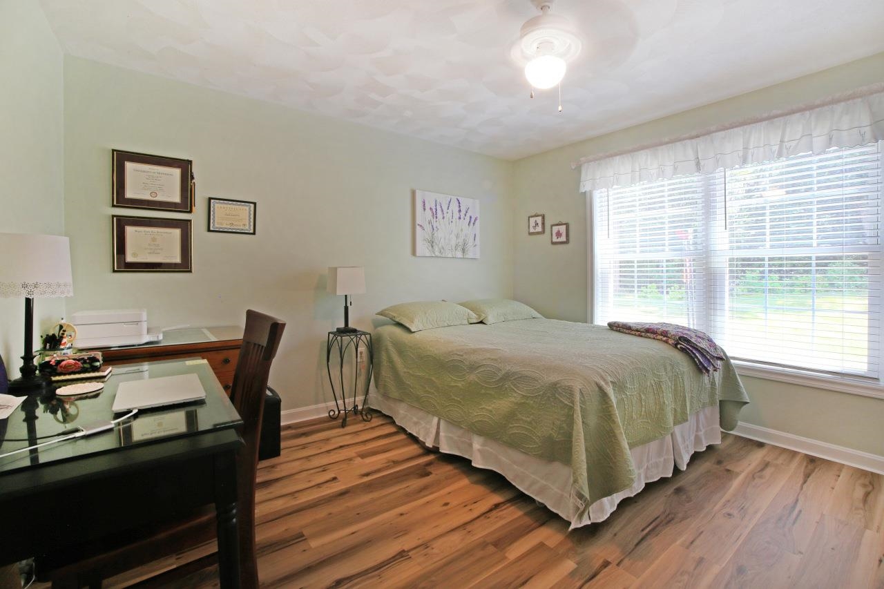 8 Royal Lane Property Photo 27