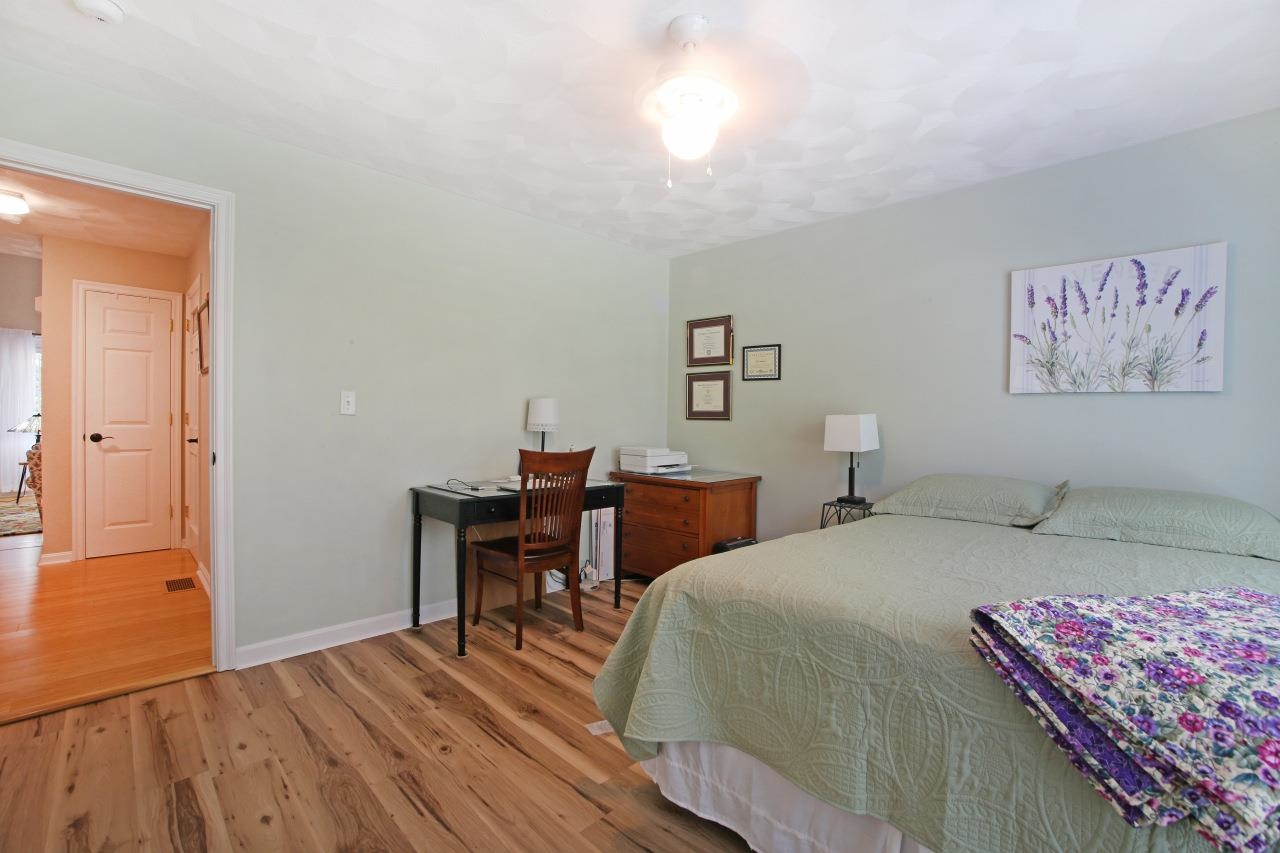 8 Royal Lane Property Photo 28