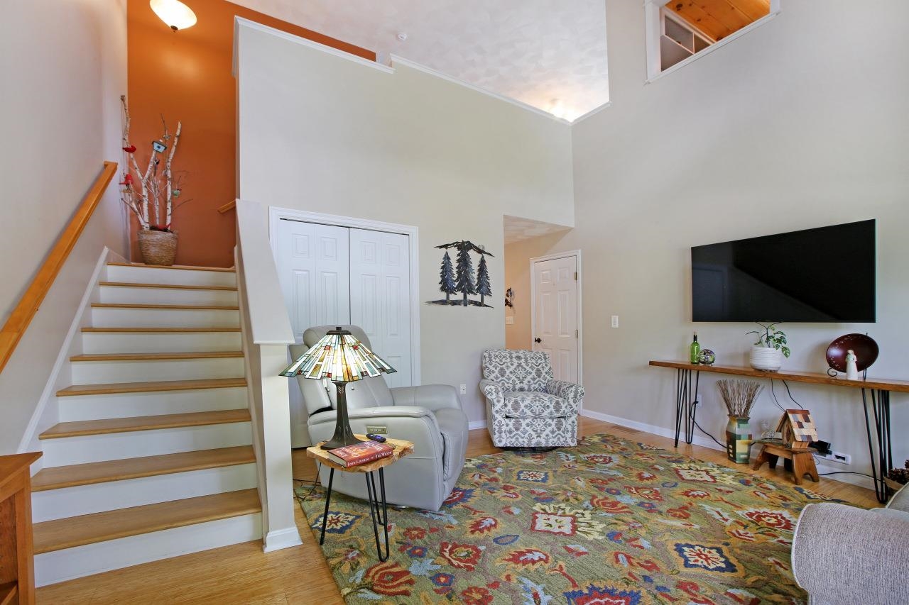 8 Royal Lane Property Photo 31