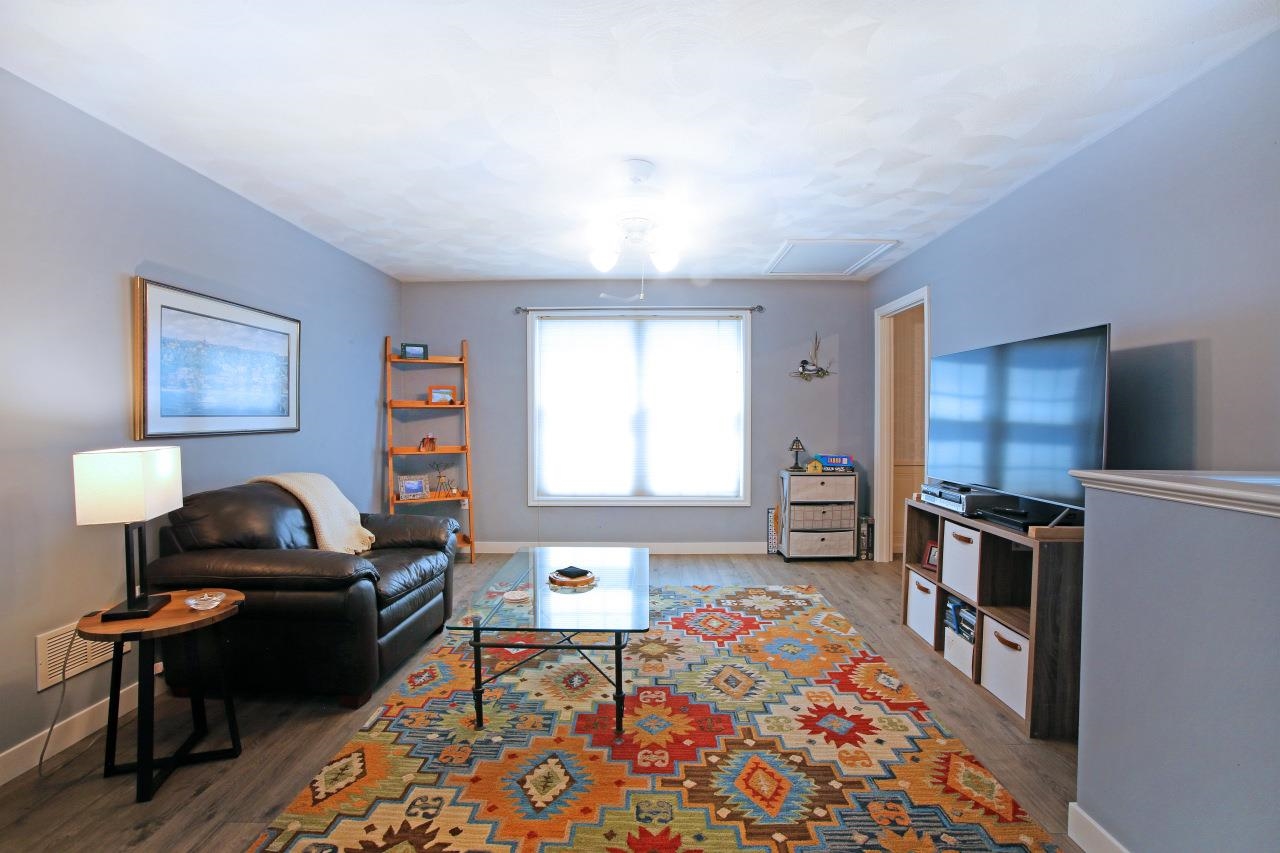 8 Royal Lane Property Photo 32
