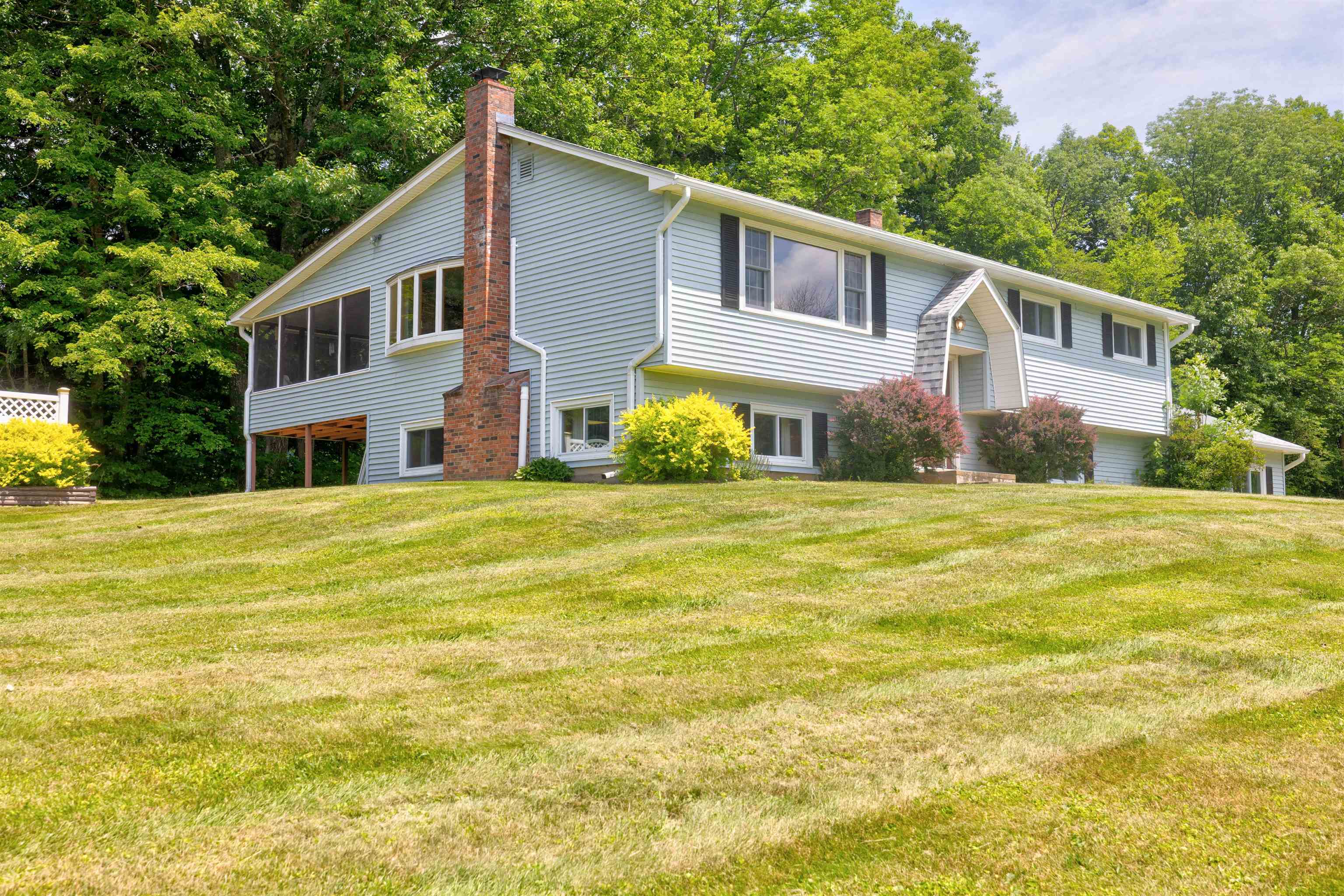 863 Perry Hill Road Property Photo 2