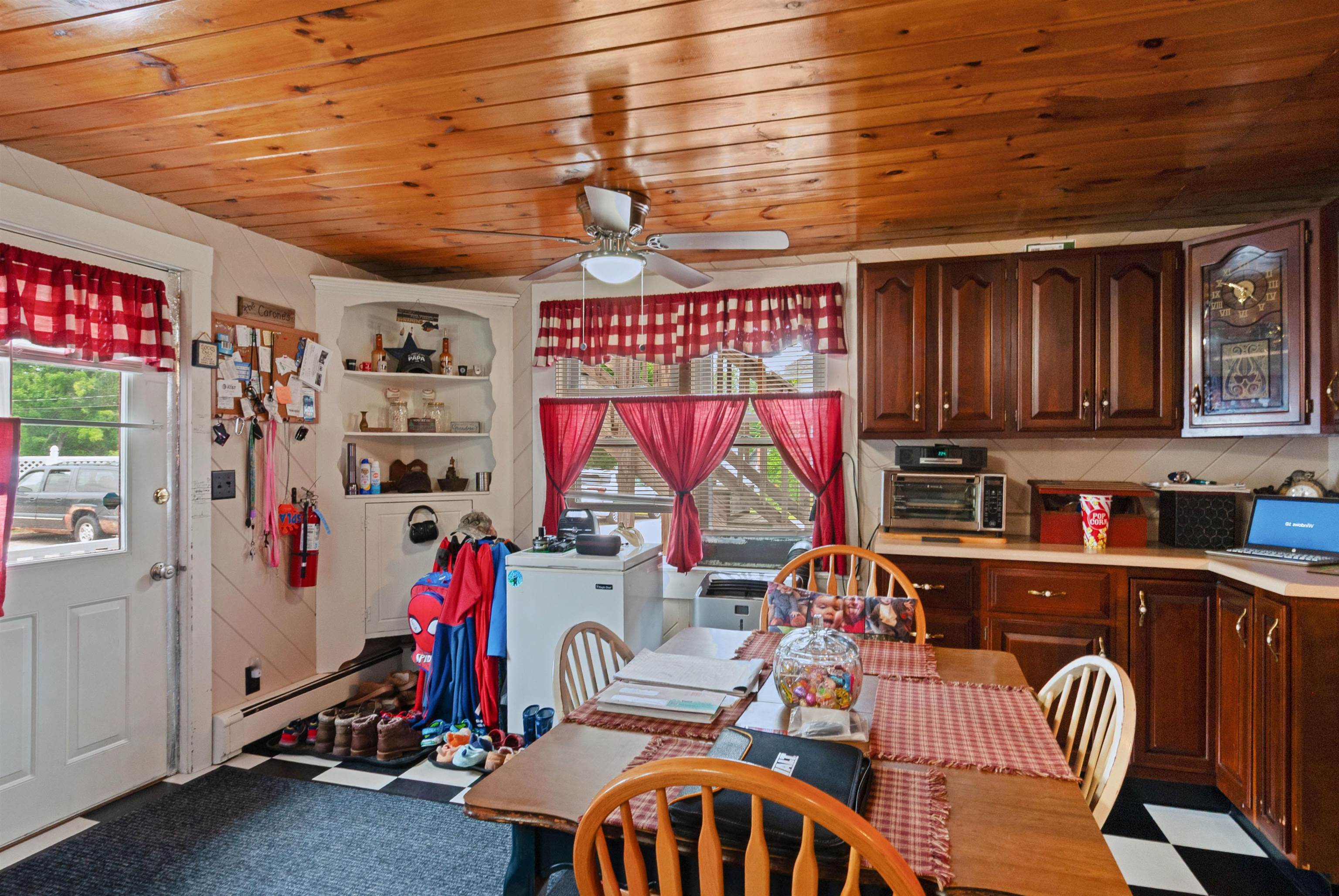 37 Tappan Street Property Photo 20