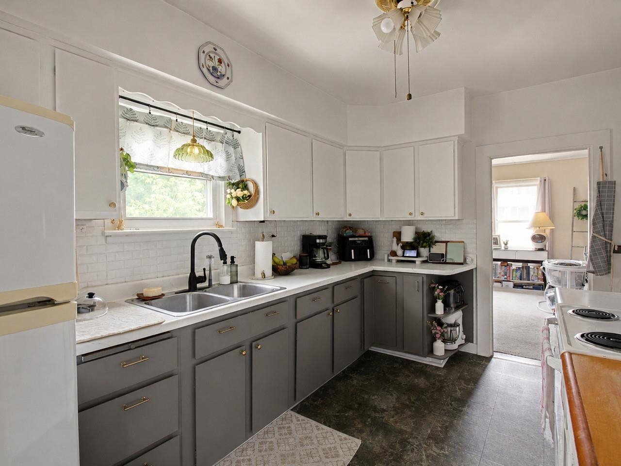 19 East Road Property Photo 2