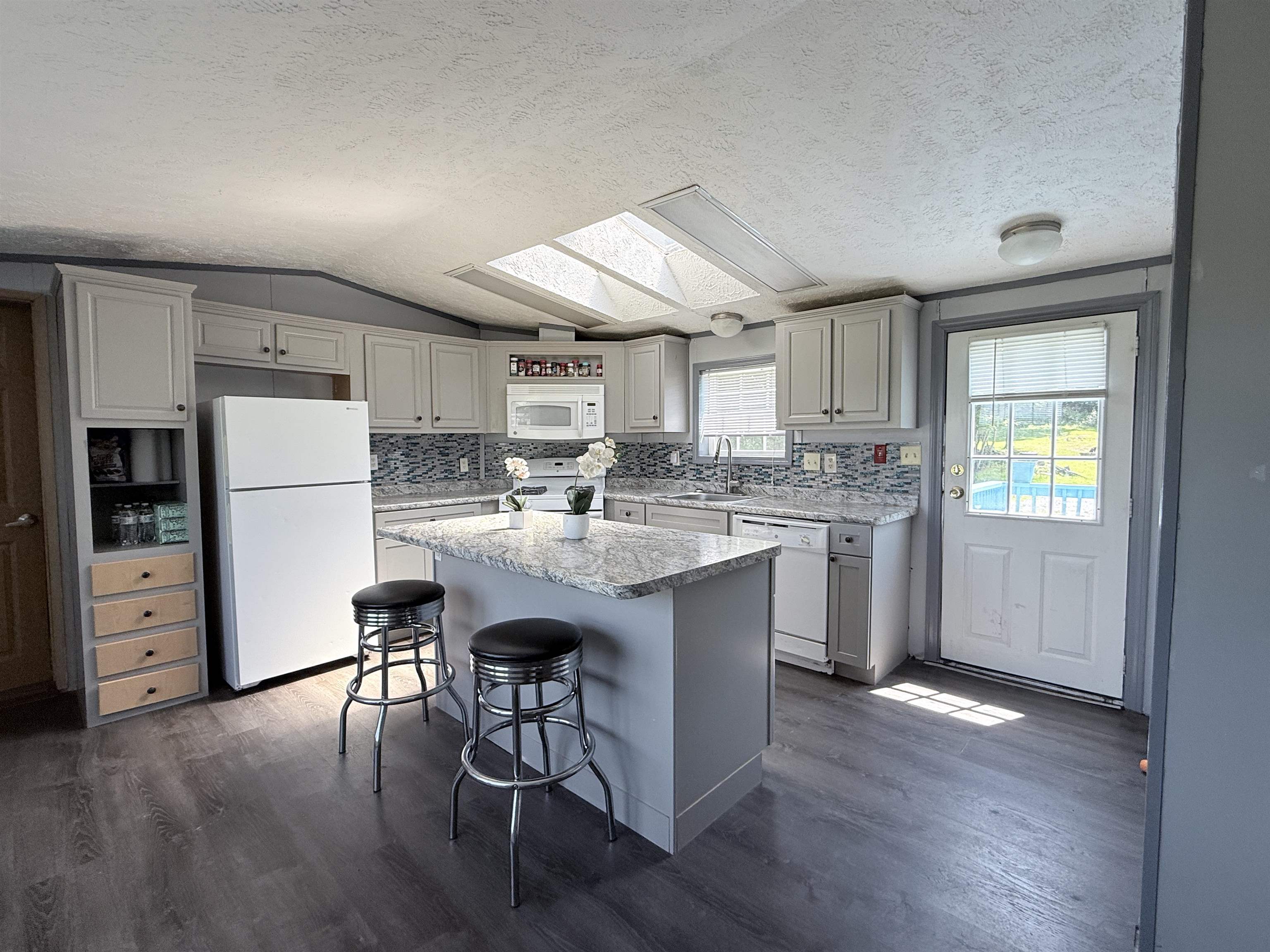 4056 Middle Road Property Photo 18